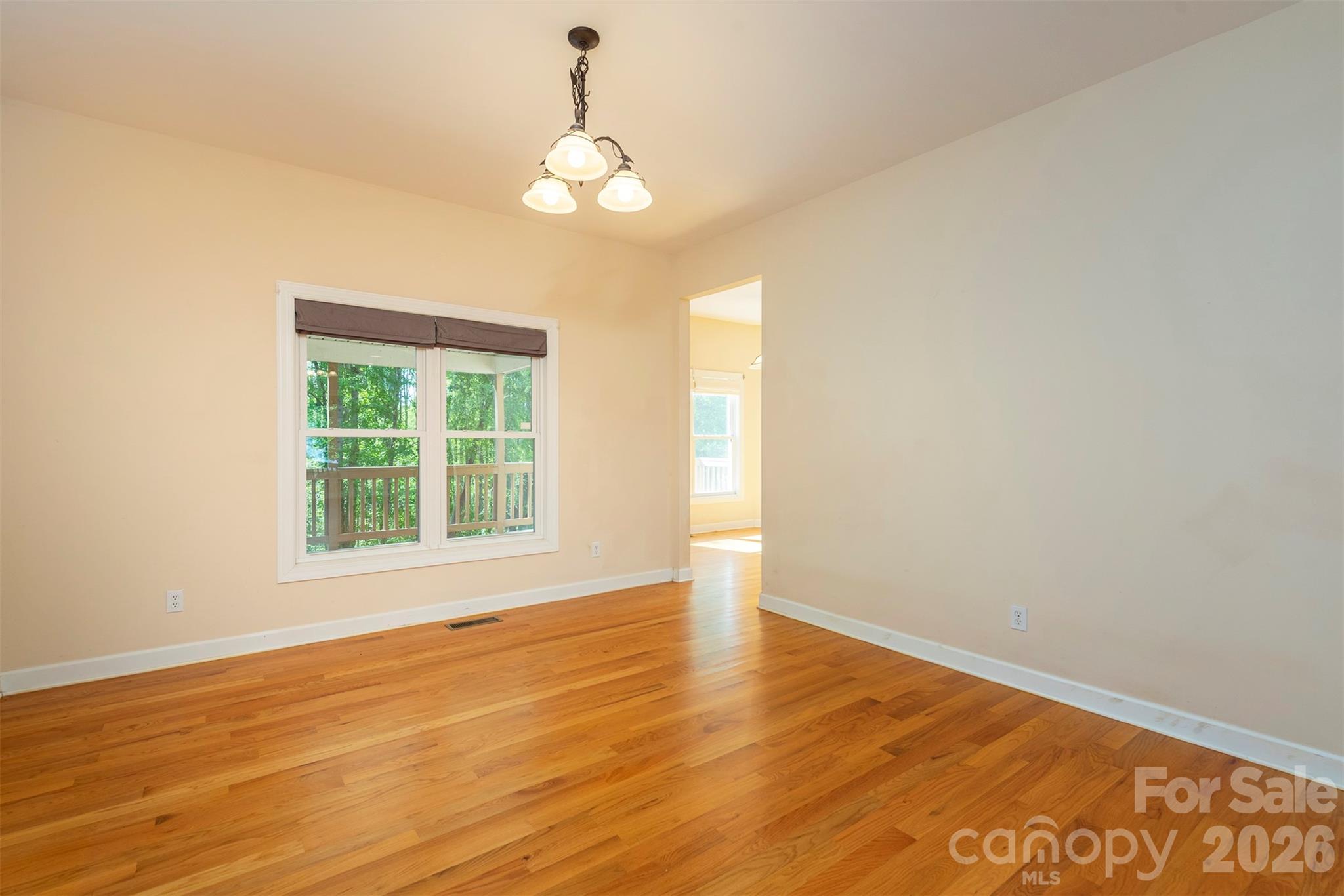 75 Noble Road — Fairview