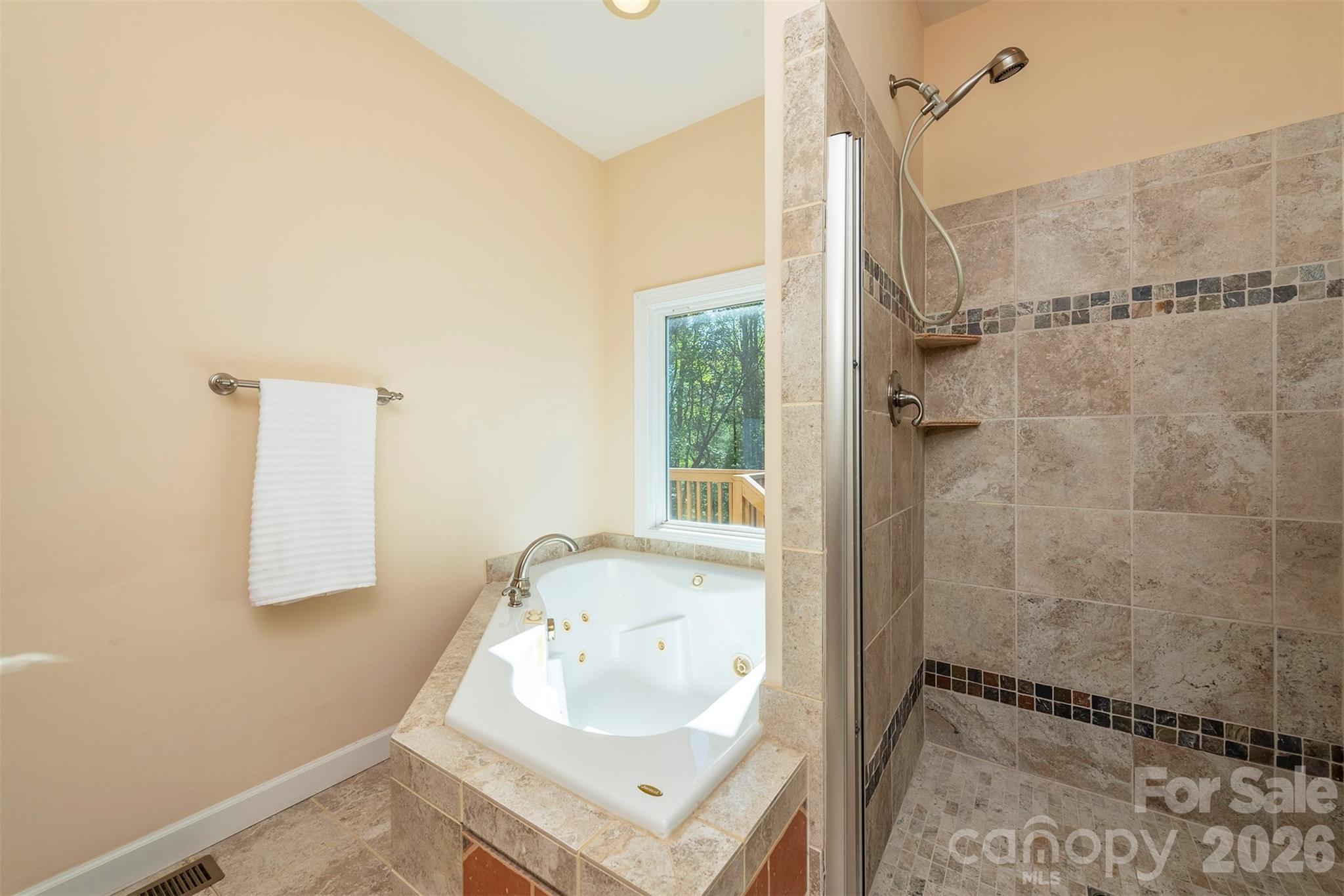 75 Noble Road — Fairview