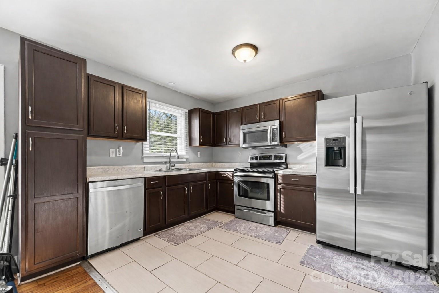 537 Kentbrook Drive — Charlotte