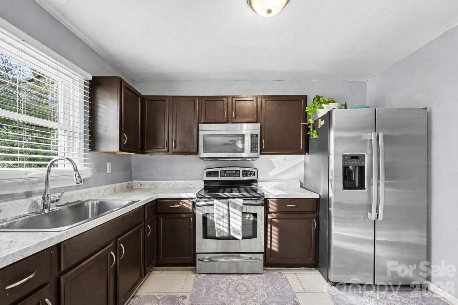 537 Kentbrook Drive — Charlotte
