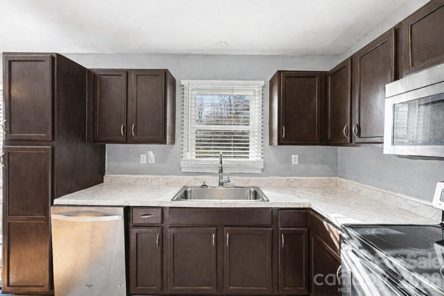 537 Kentbrook Drive — Charlotte
