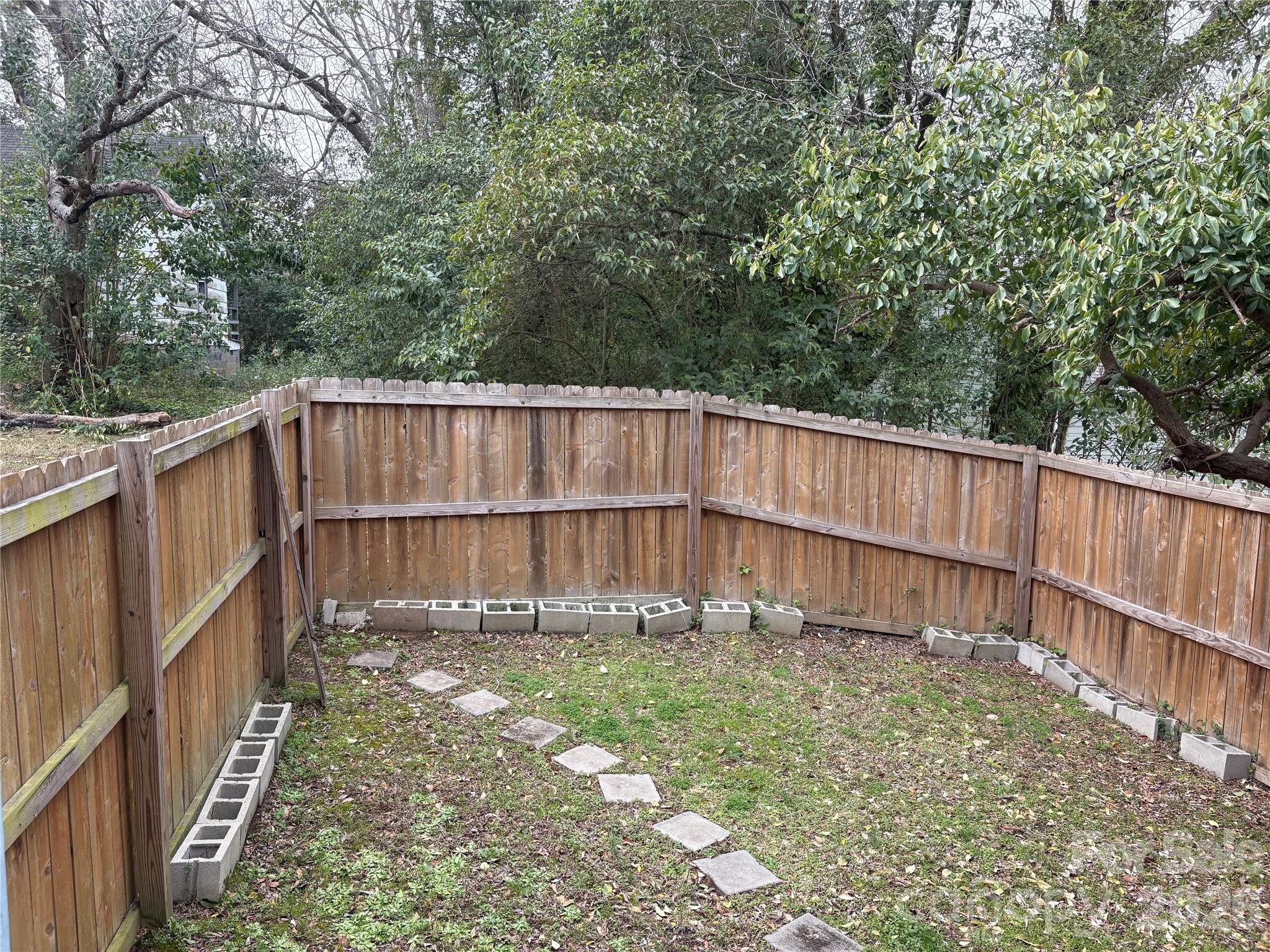 111 Magnolia Lane — Lancaster