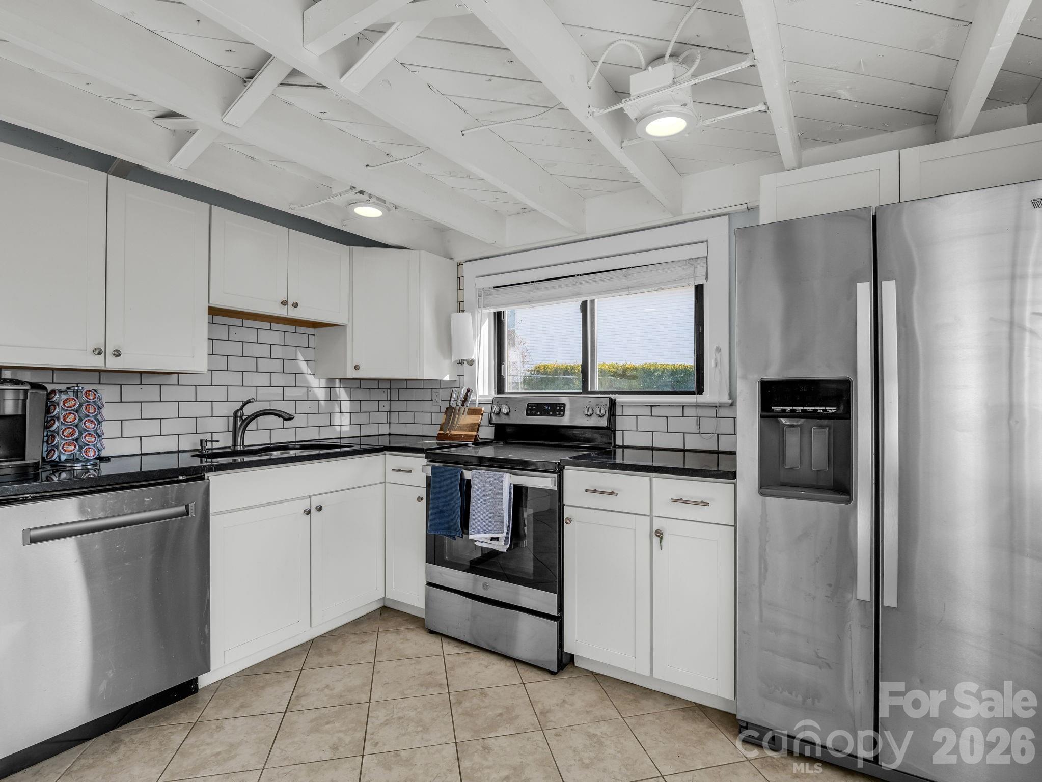 609 Edgewood Avenue — Hendersonville