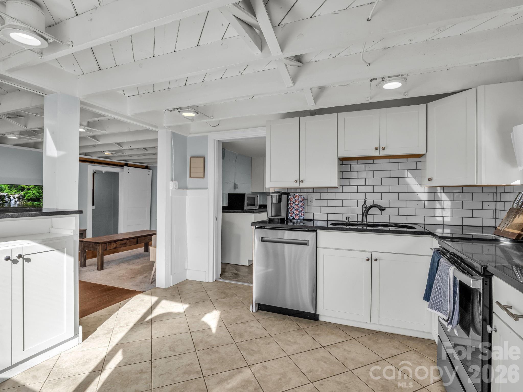 609 Edgewood Avenue — Hendersonville