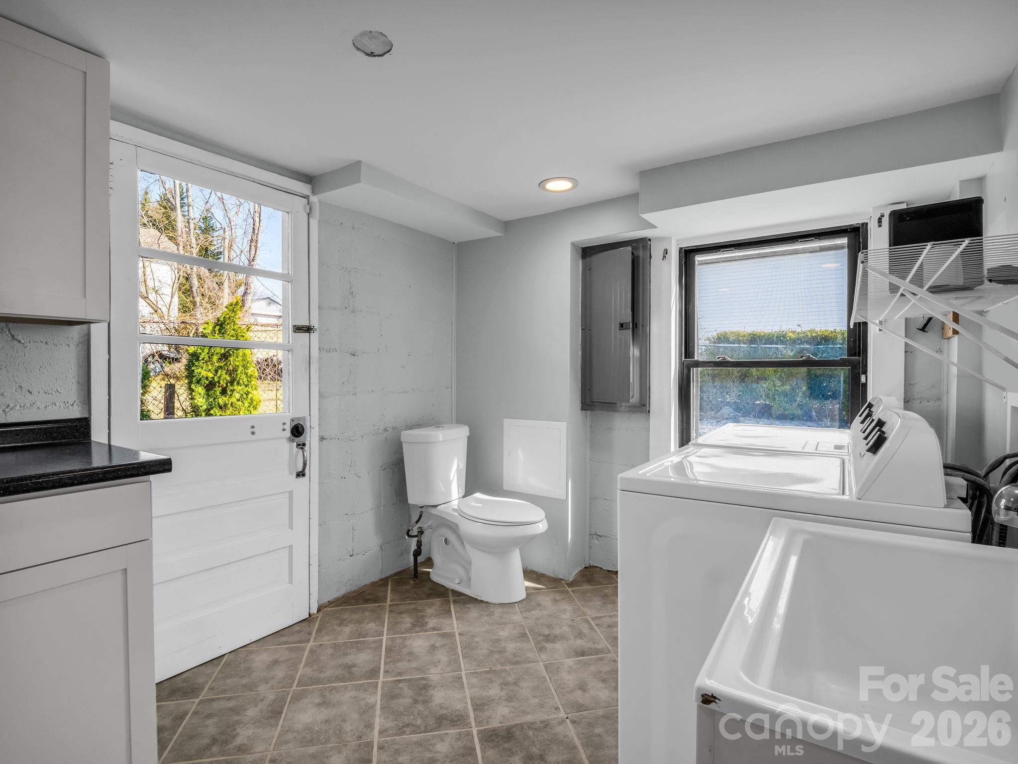 609 Edgewood Avenue — Hendersonville