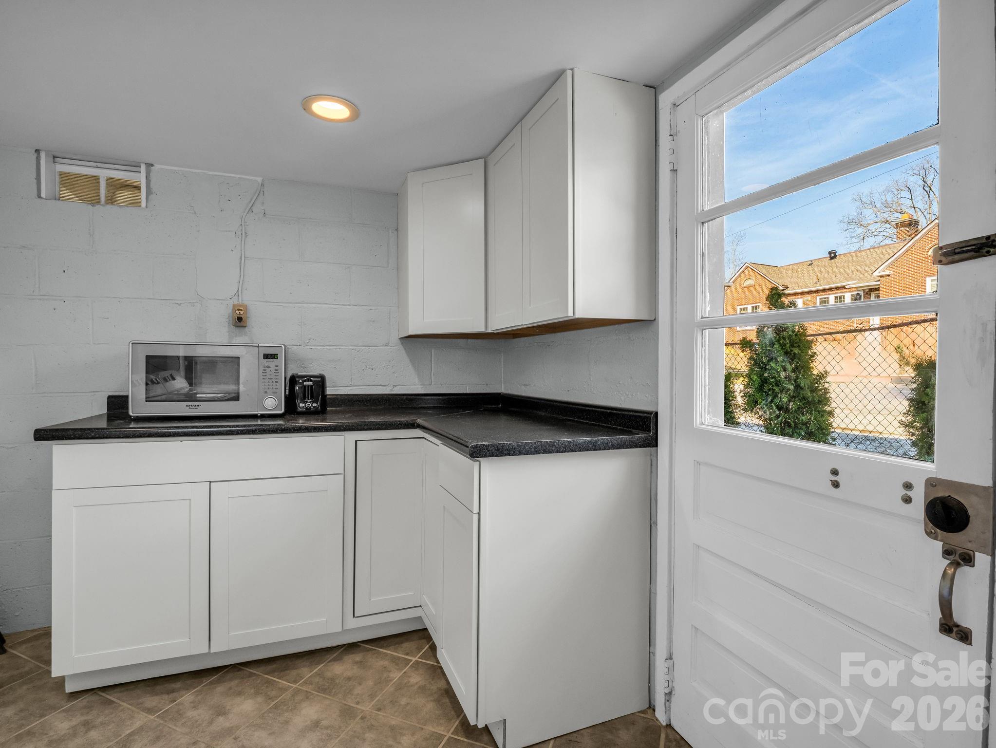 609 Edgewood Avenue — Hendersonville