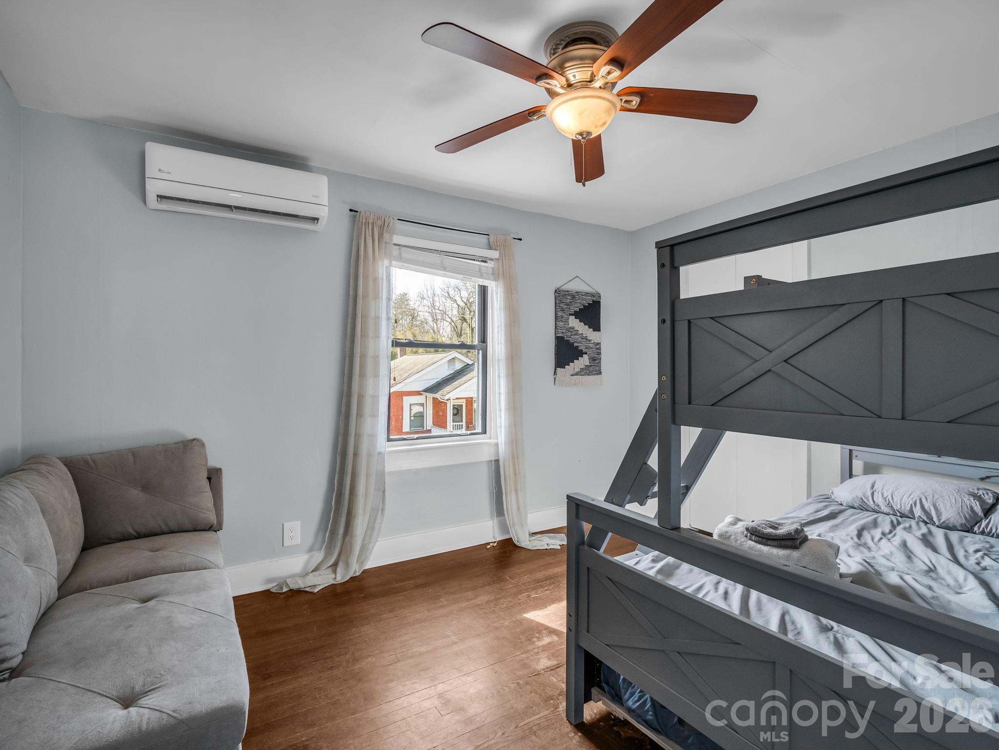 609 Edgewood Avenue — Hendersonville