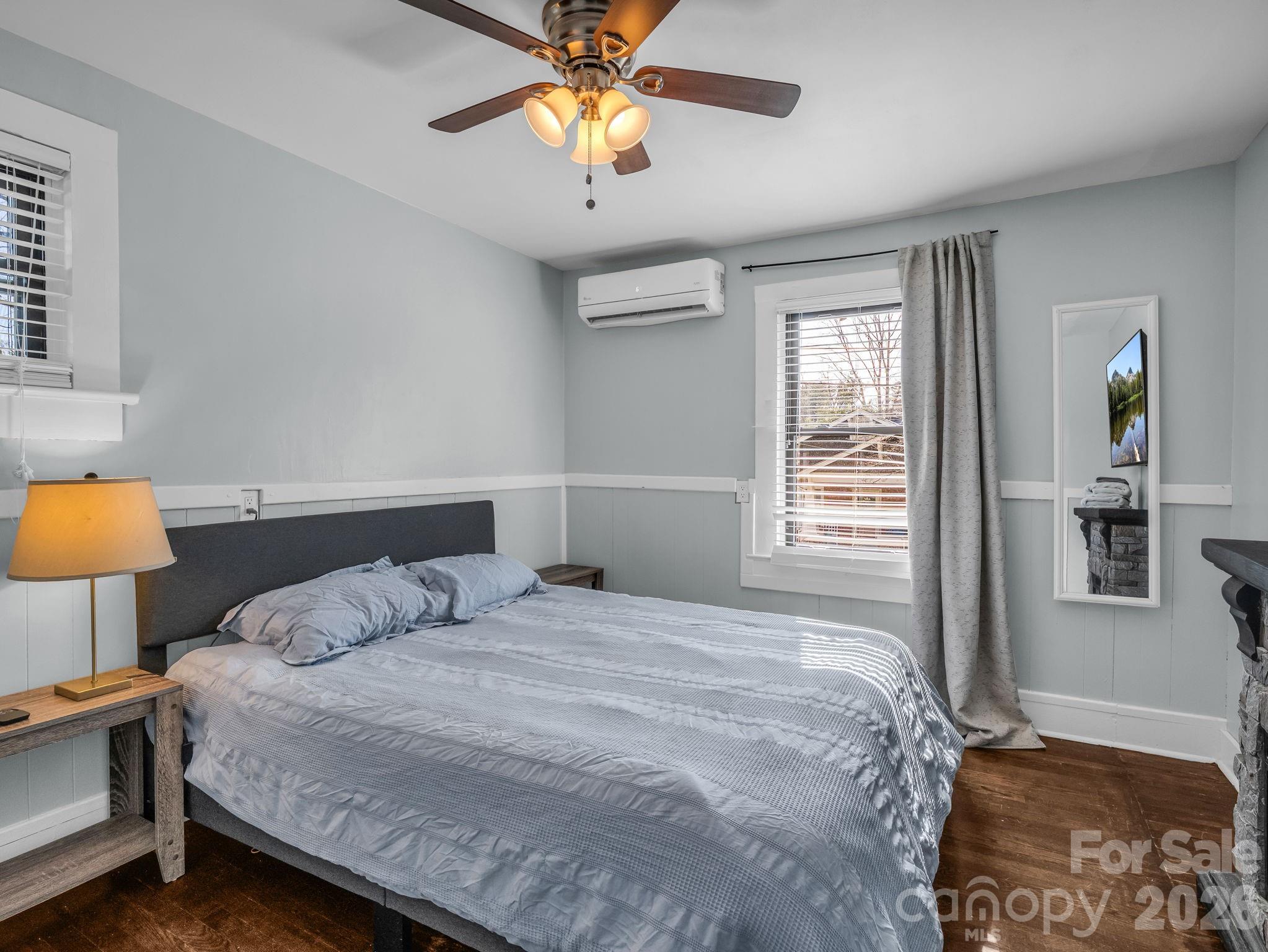 609 Edgewood Avenue — Hendersonville