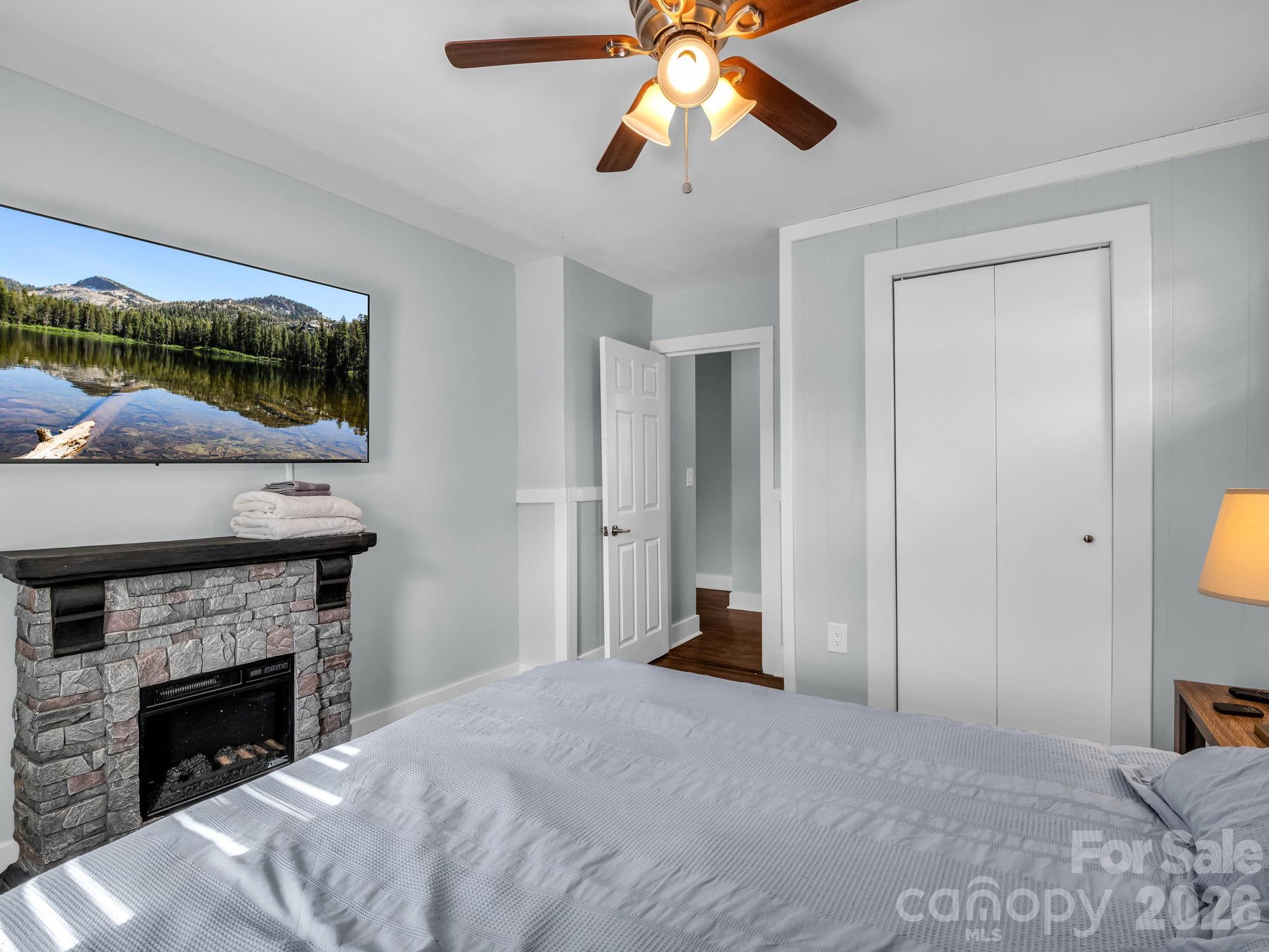 609 Edgewood Avenue — Hendersonville