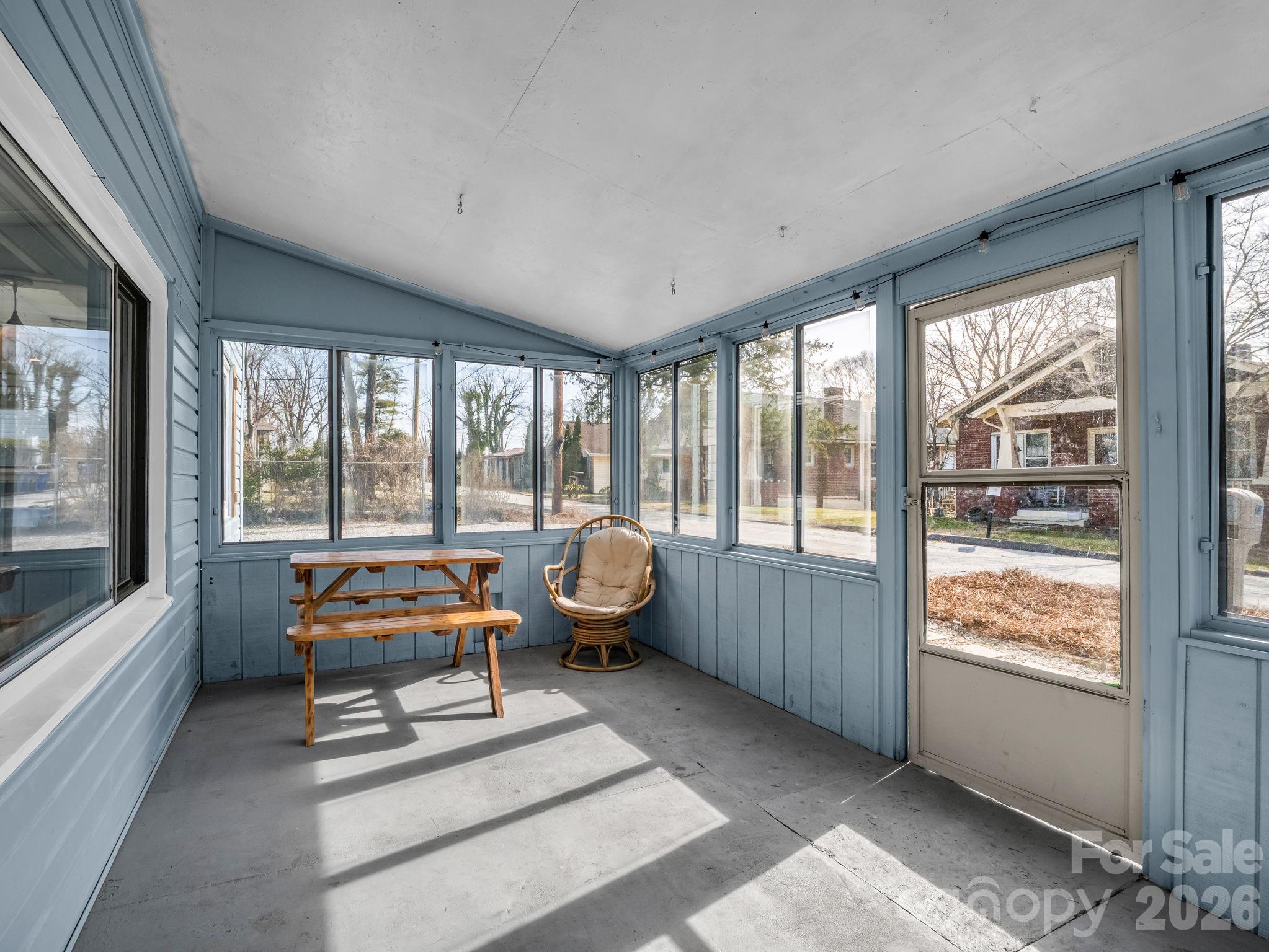 609 Edgewood Avenue — Hendersonville