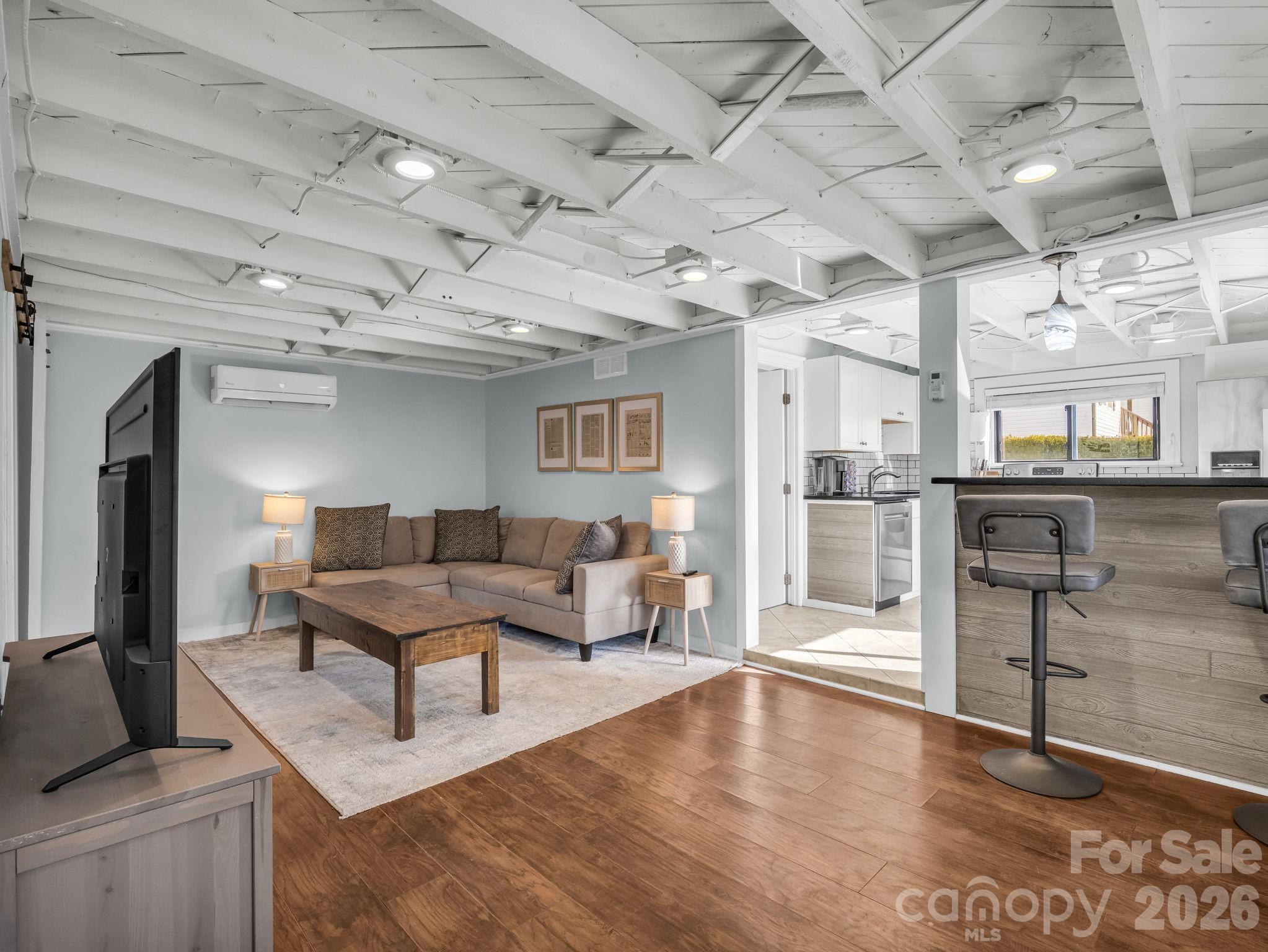 609 Edgewood Avenue — Hendersonville