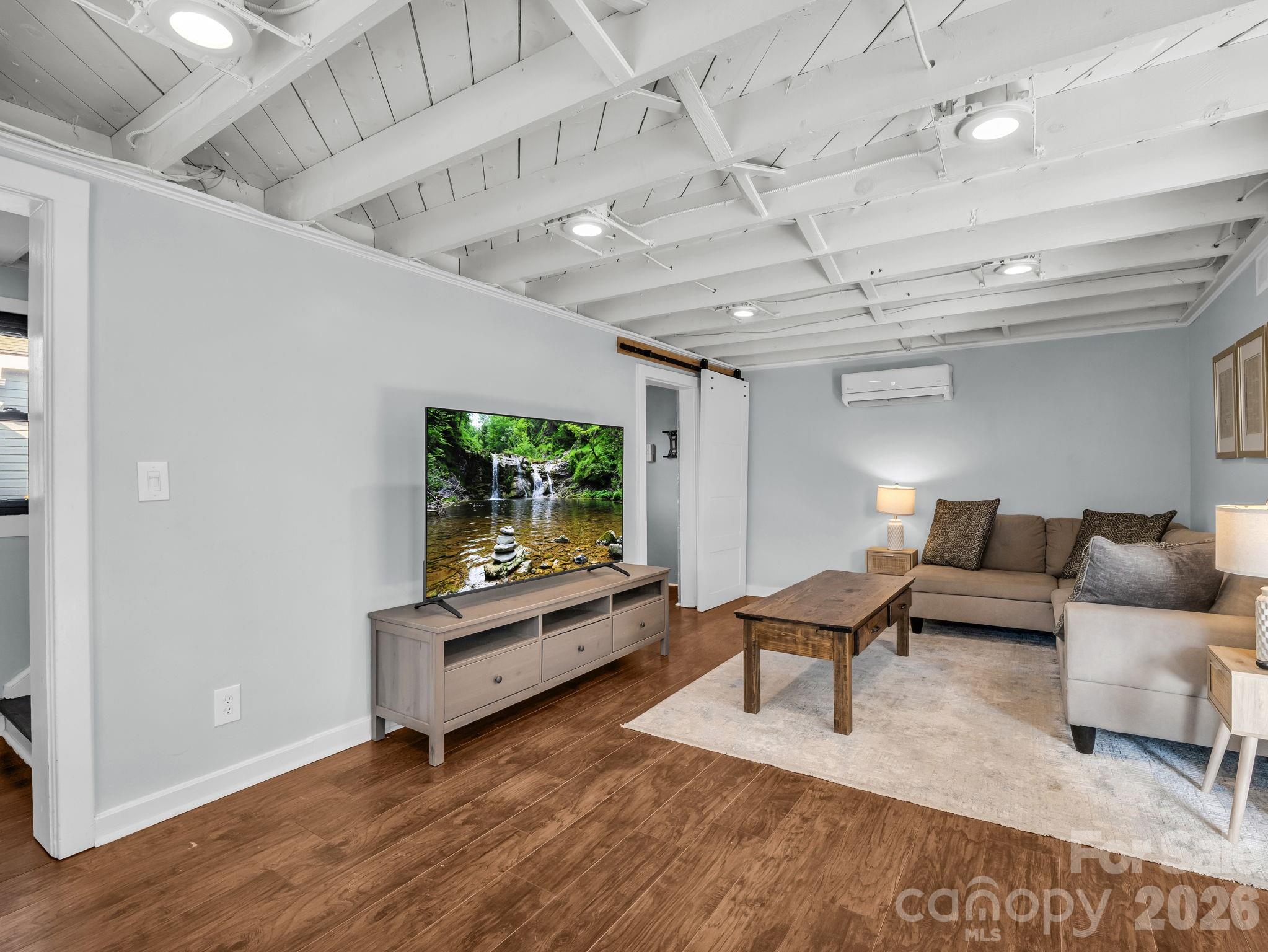 609 Edgewood Avenue — Hendersonville