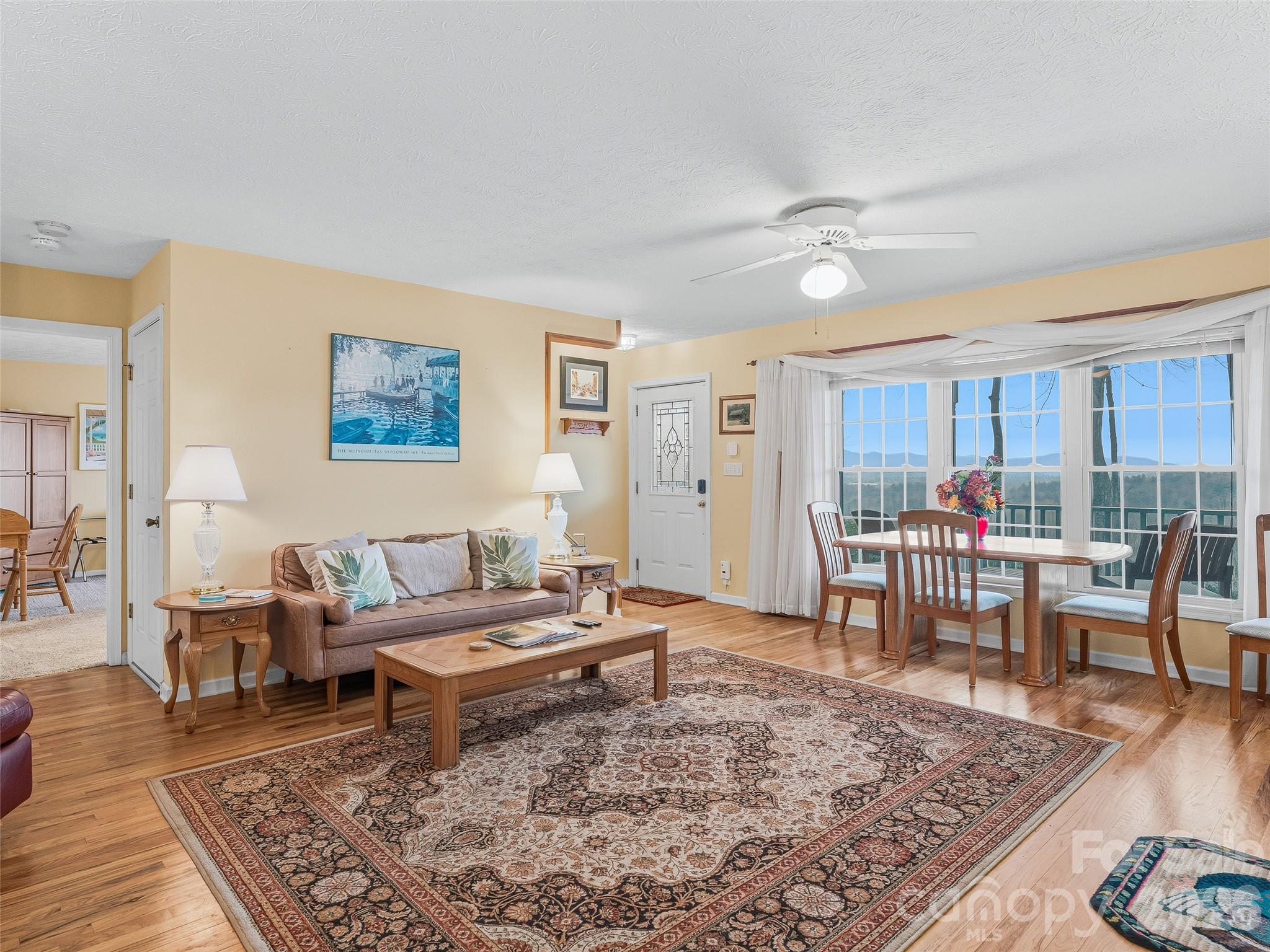 24 Abbey Lane — Hendersonville
