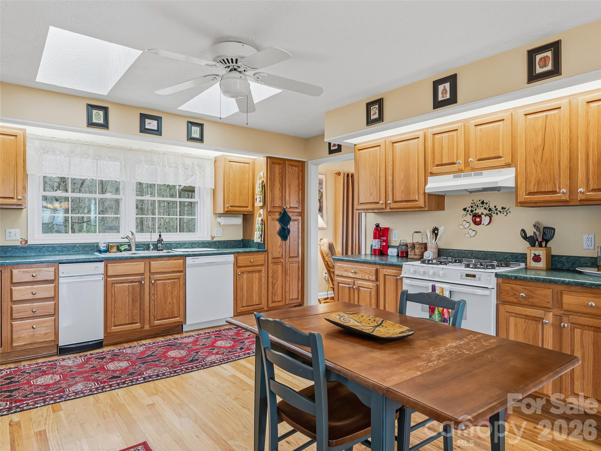 24 Abbey Lane — Hendersonville