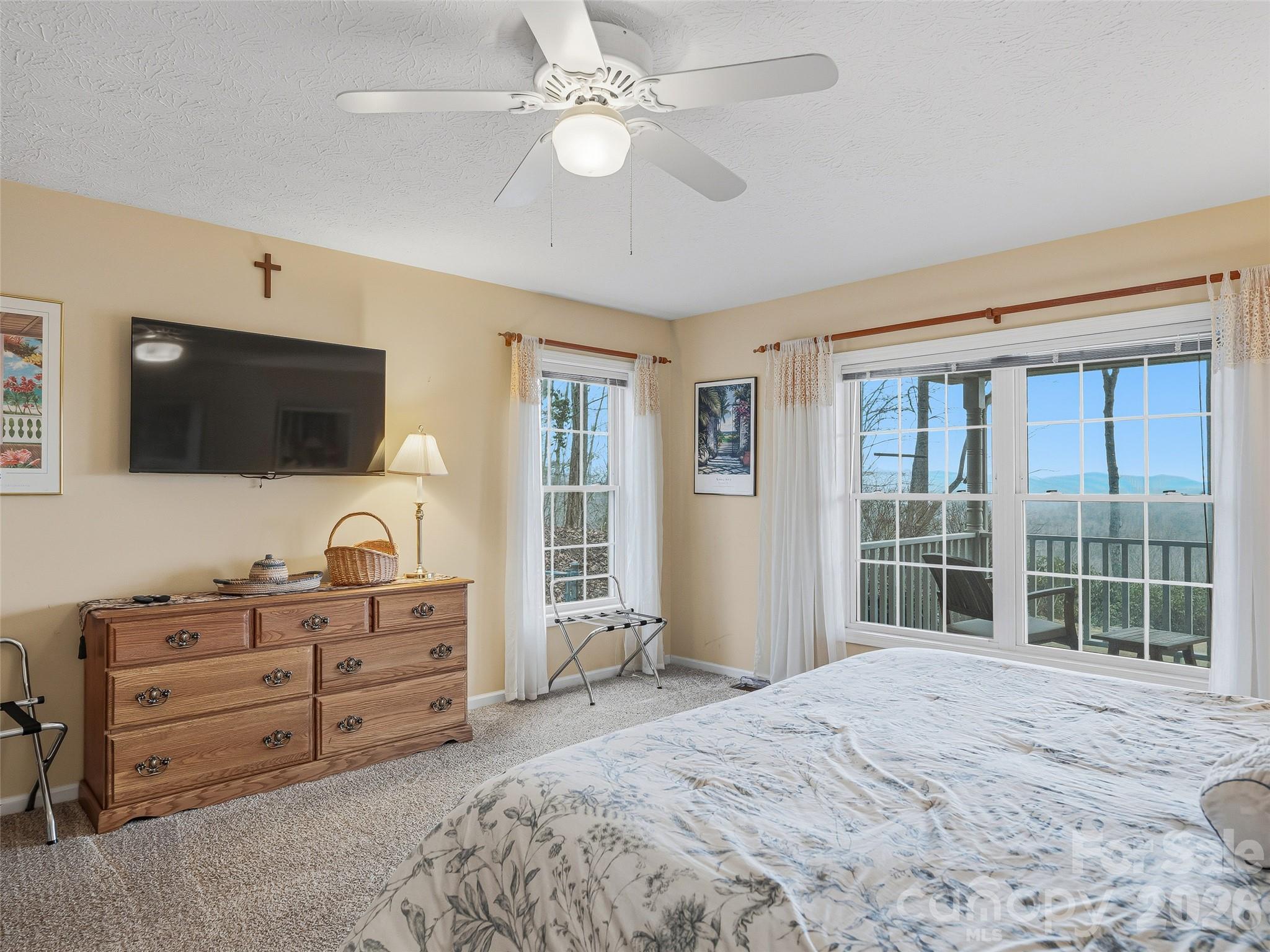 24 Abbey Lane — Hendersonville