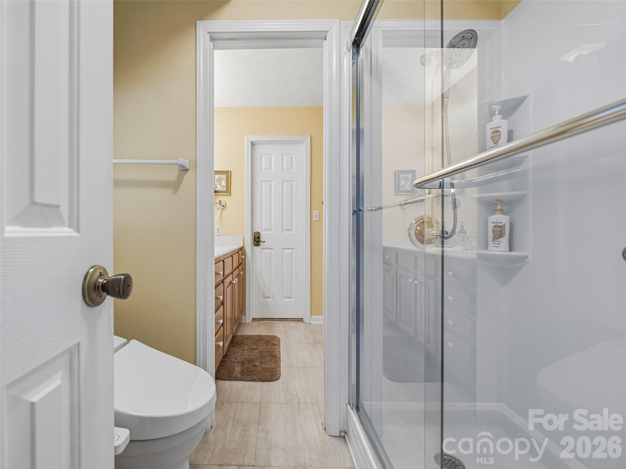 24 Abbey Lane — Hendersonville