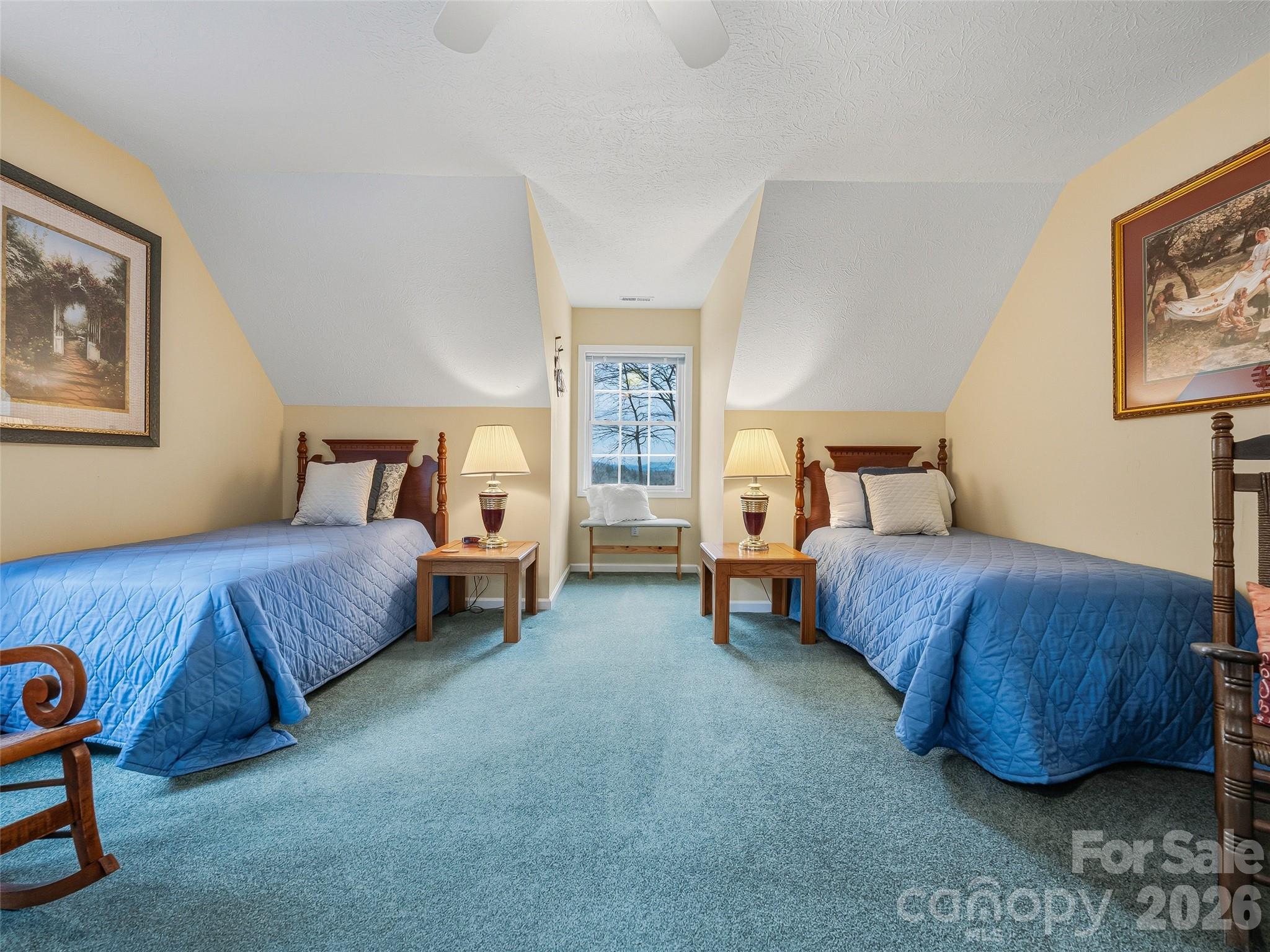 24 Abbey Lane — Hendersonville