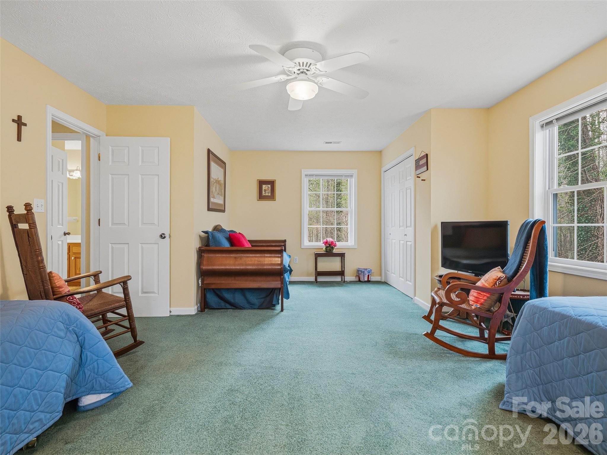 24 Abbey Lane — Hendersonville