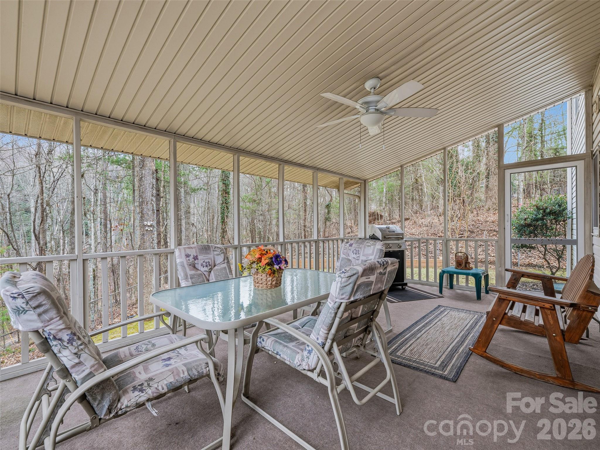 24 Abbey Lane — Hendersonville