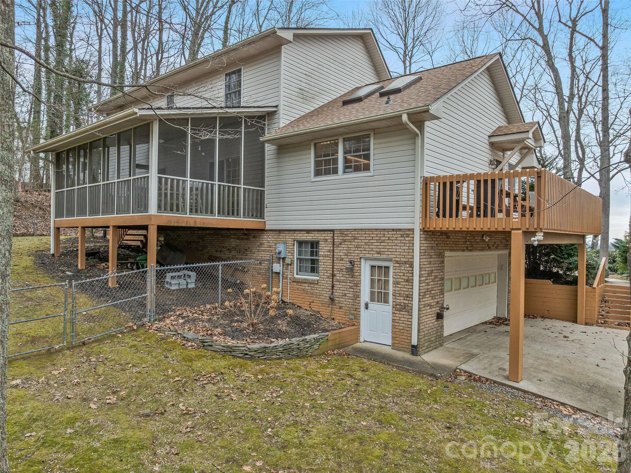 24 Abbey Lane — Hendersonville