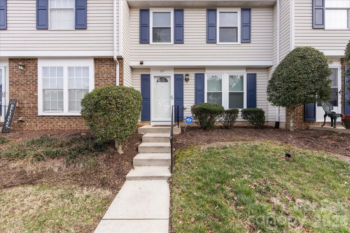 237 Water Oak Drive — Pineville
