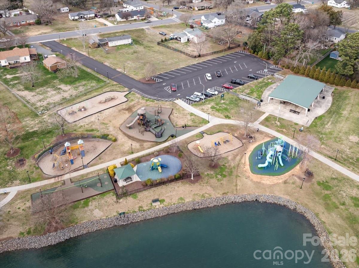 237 Water Oak Drive — Pineville