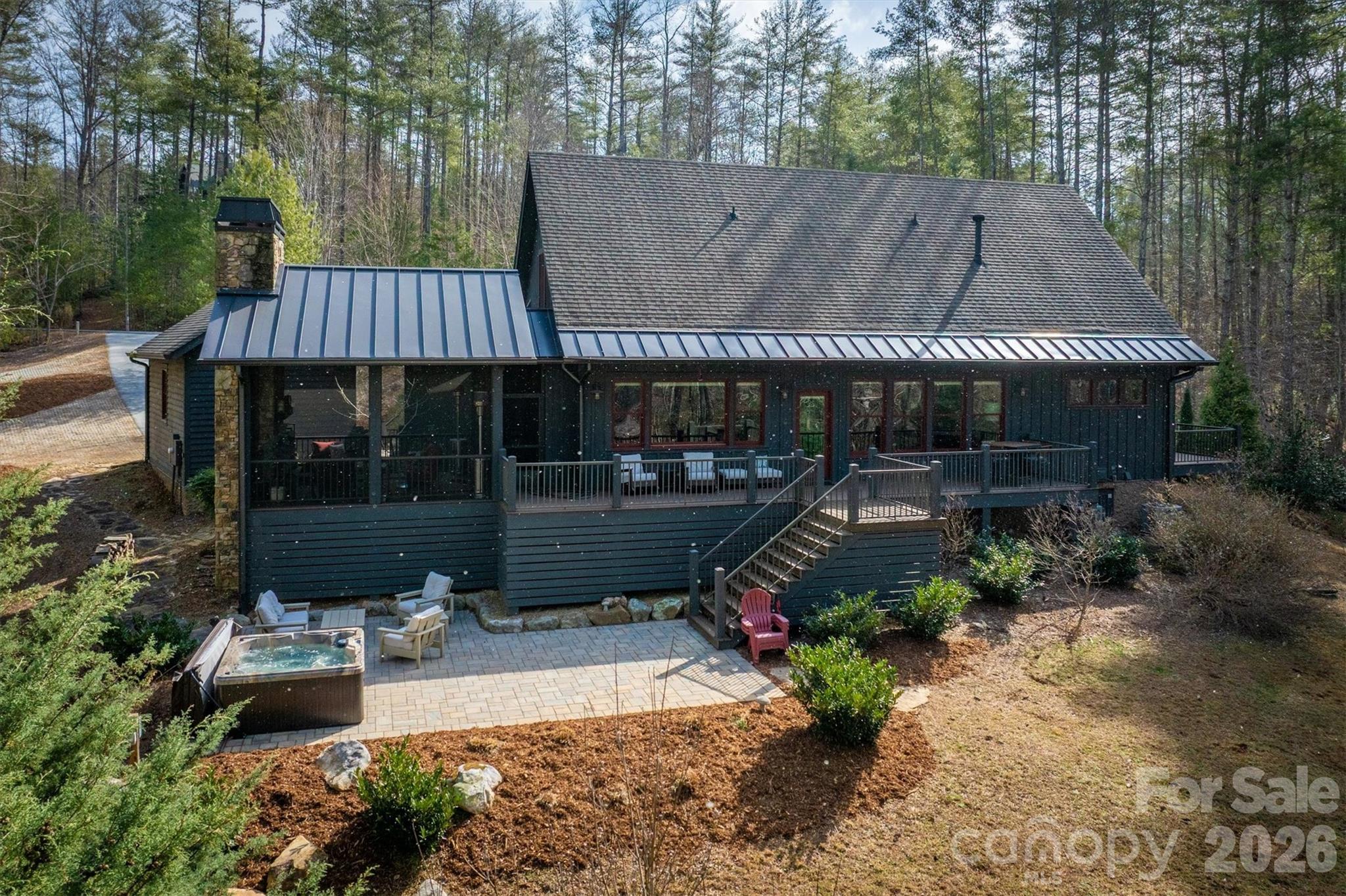 3201 Donahue Drive — Nebo
