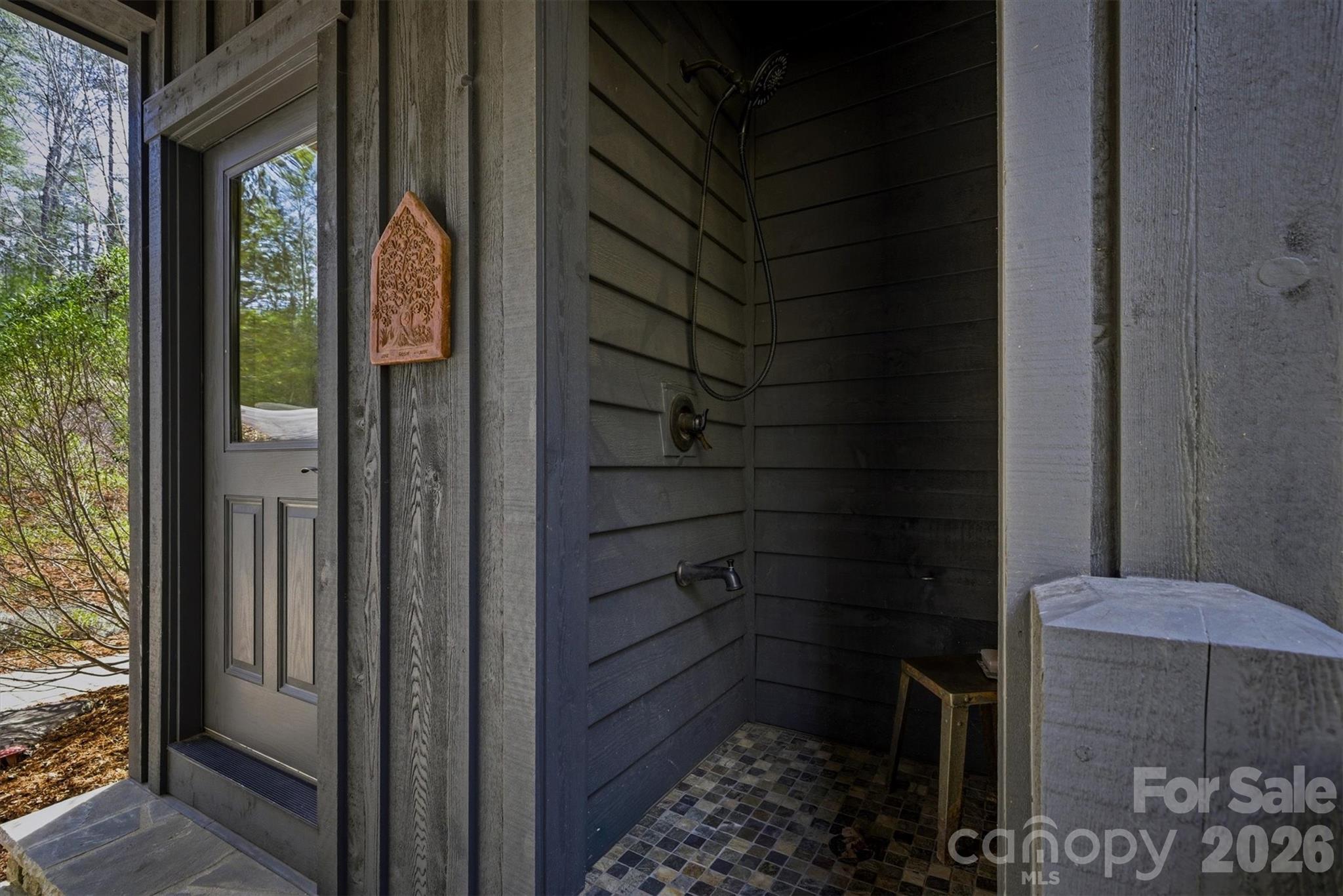 3201 Donahue Drive — Nebo