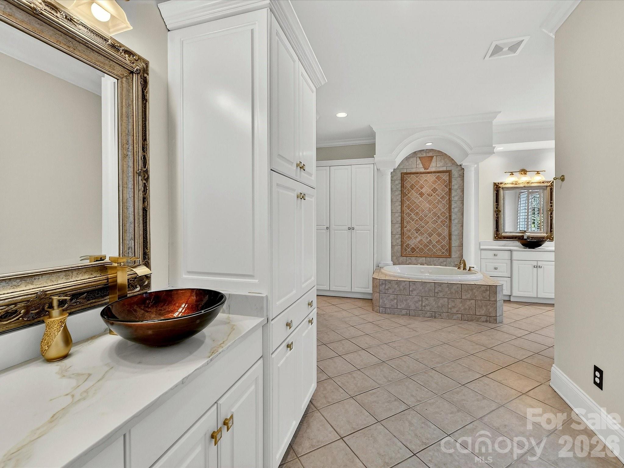 1779 8th Street Drive NW — Hickory