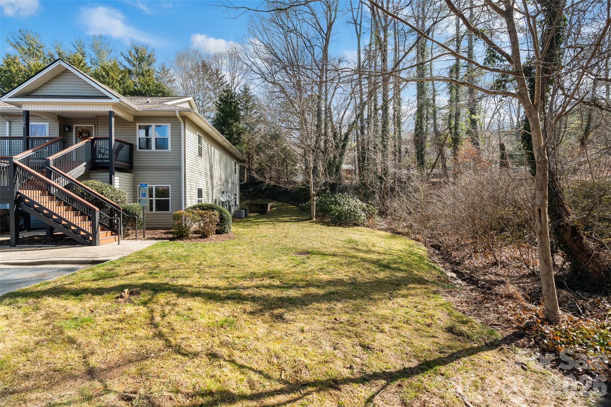 101 Carlyle Way — Asheville