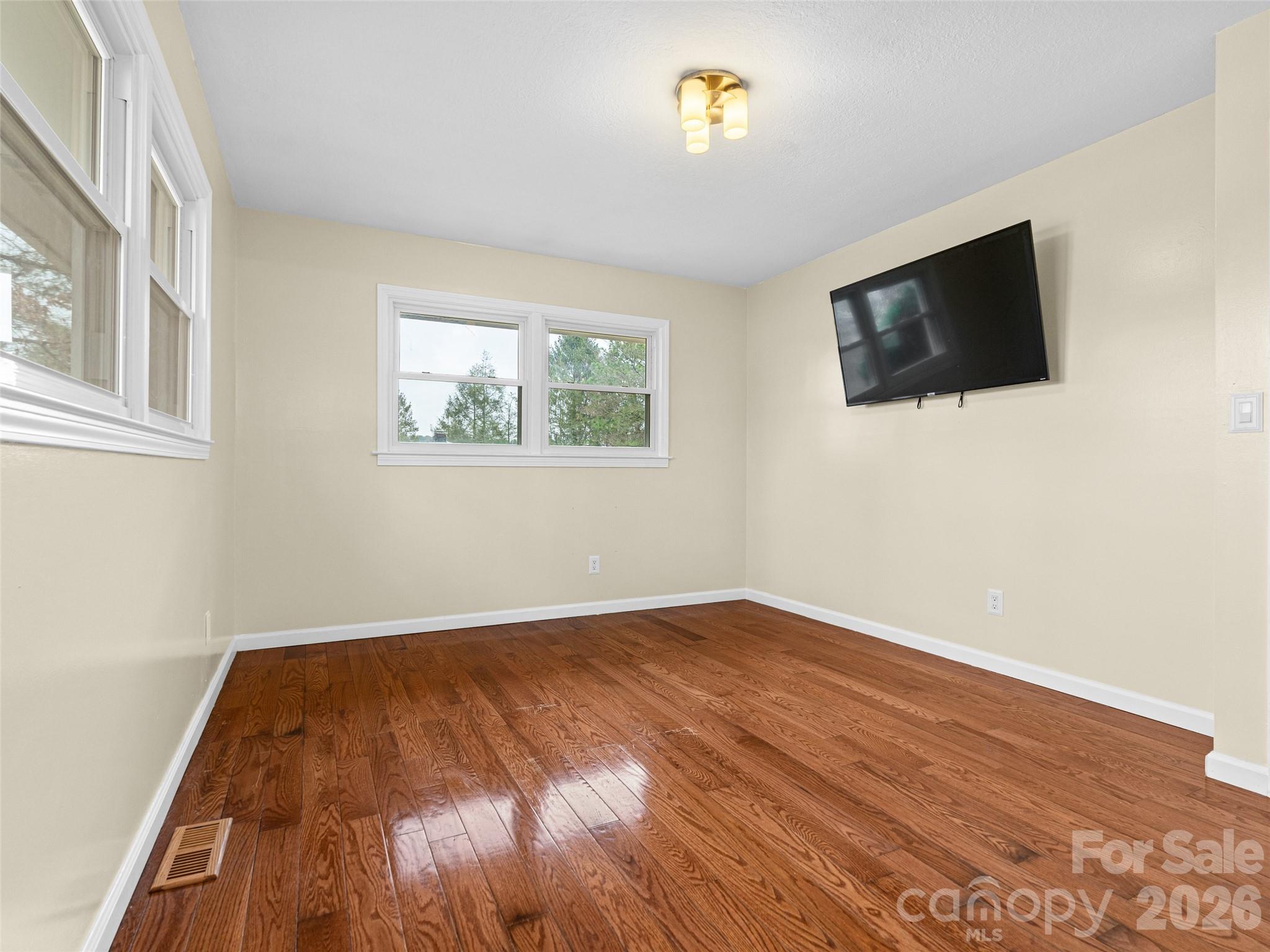 1034 S Orchard Road — Flat Rock
