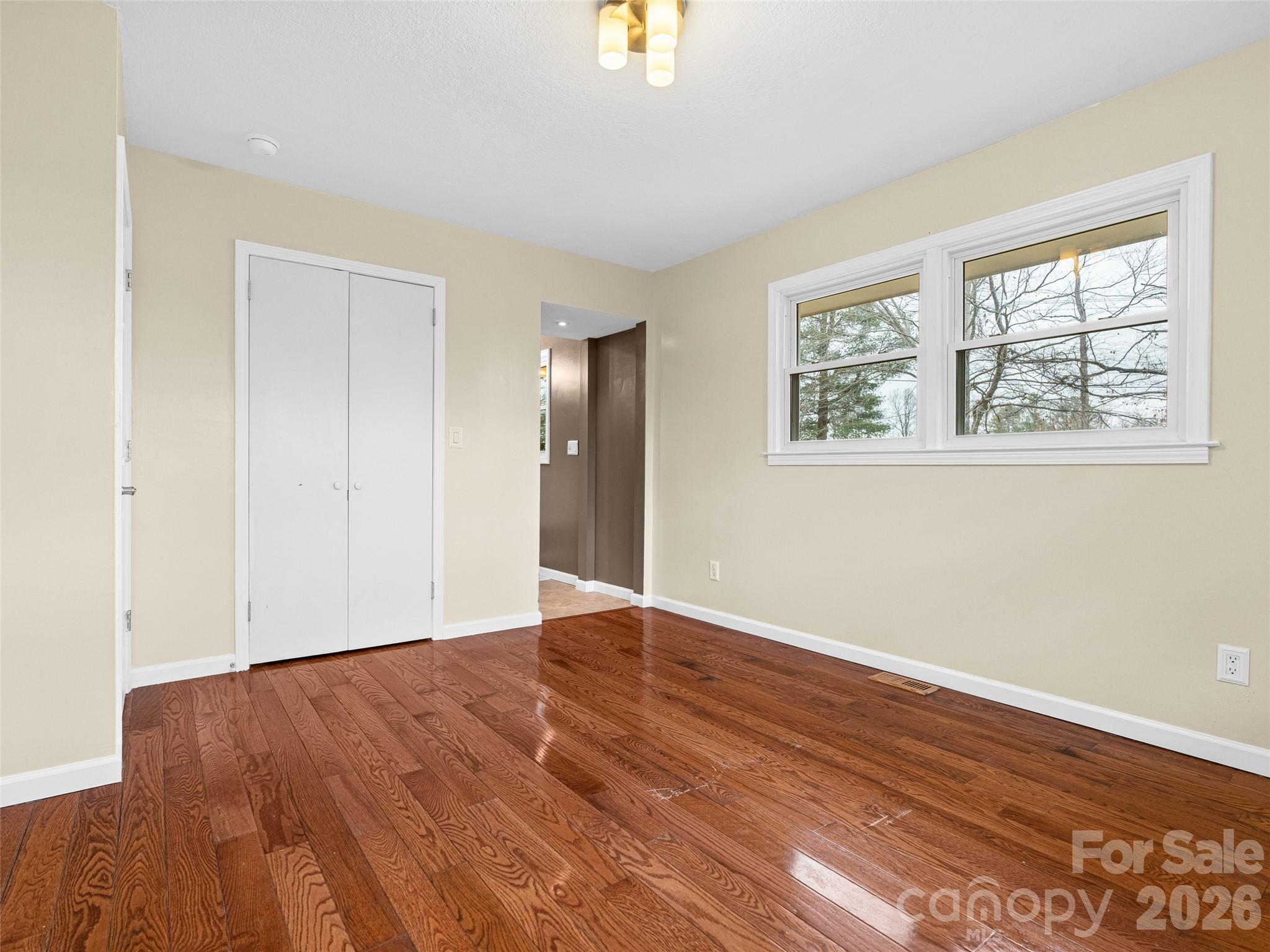 1034 S Orchard Road — Flat Rock