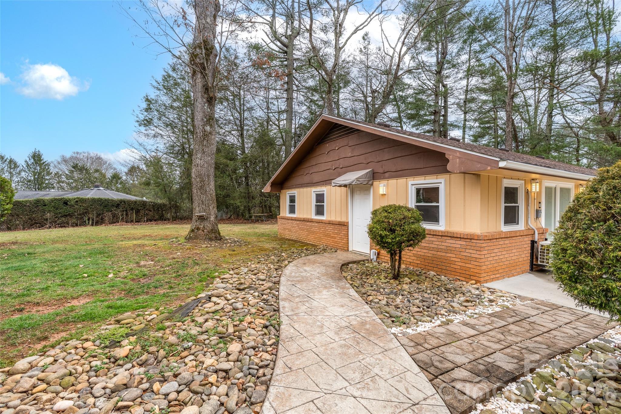 1034 S Orchard Road — Flat Rock