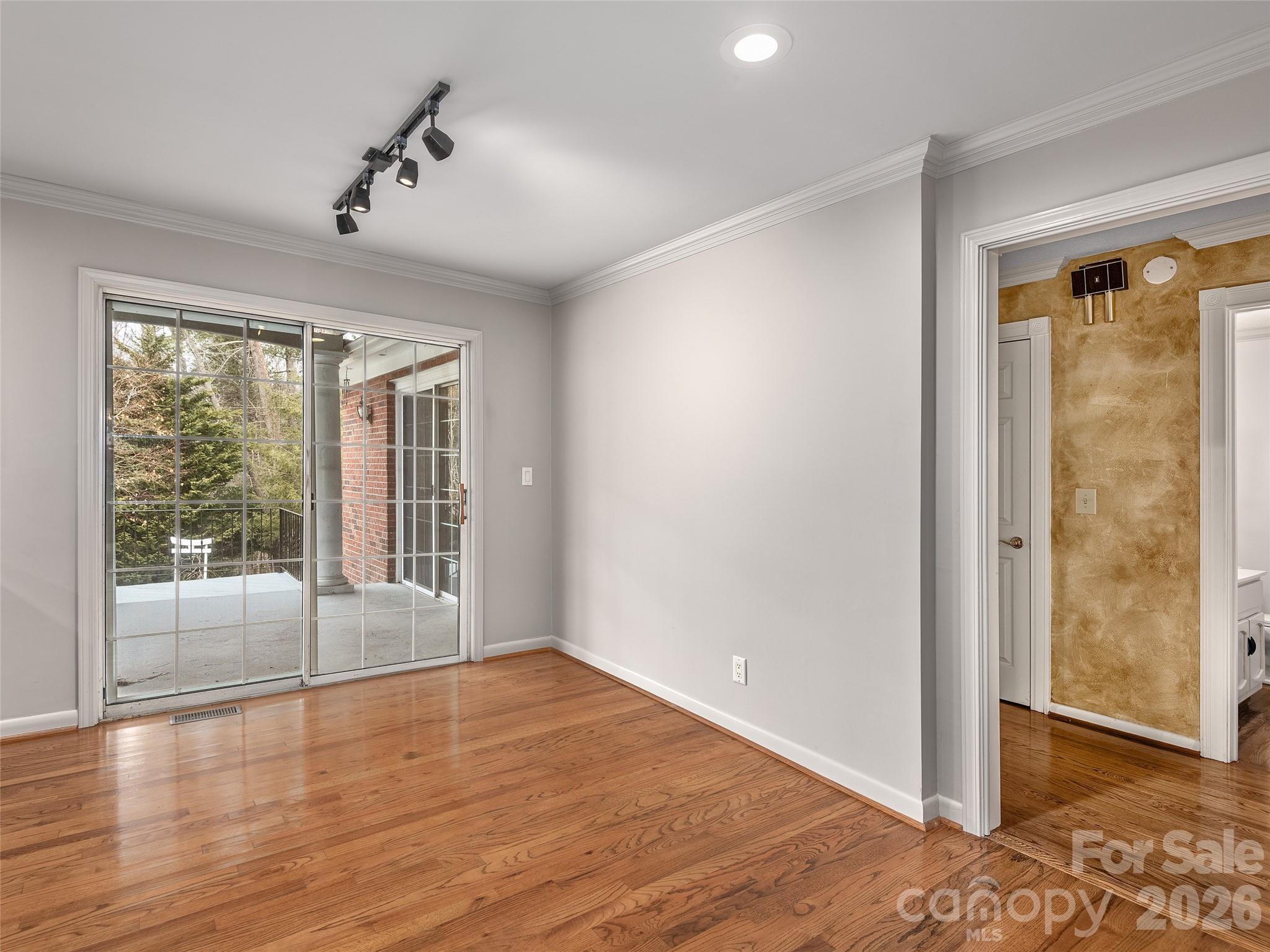 110 Glengary Drive — Flat Rock