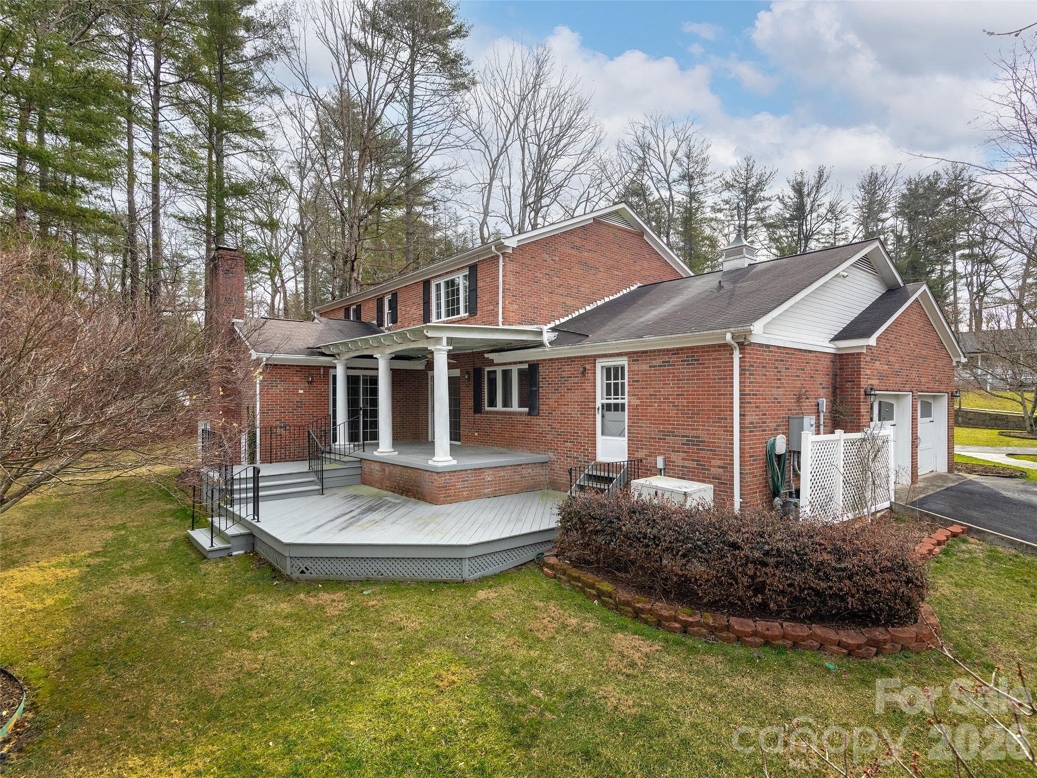 110 Glengary Drive — Flat Rock