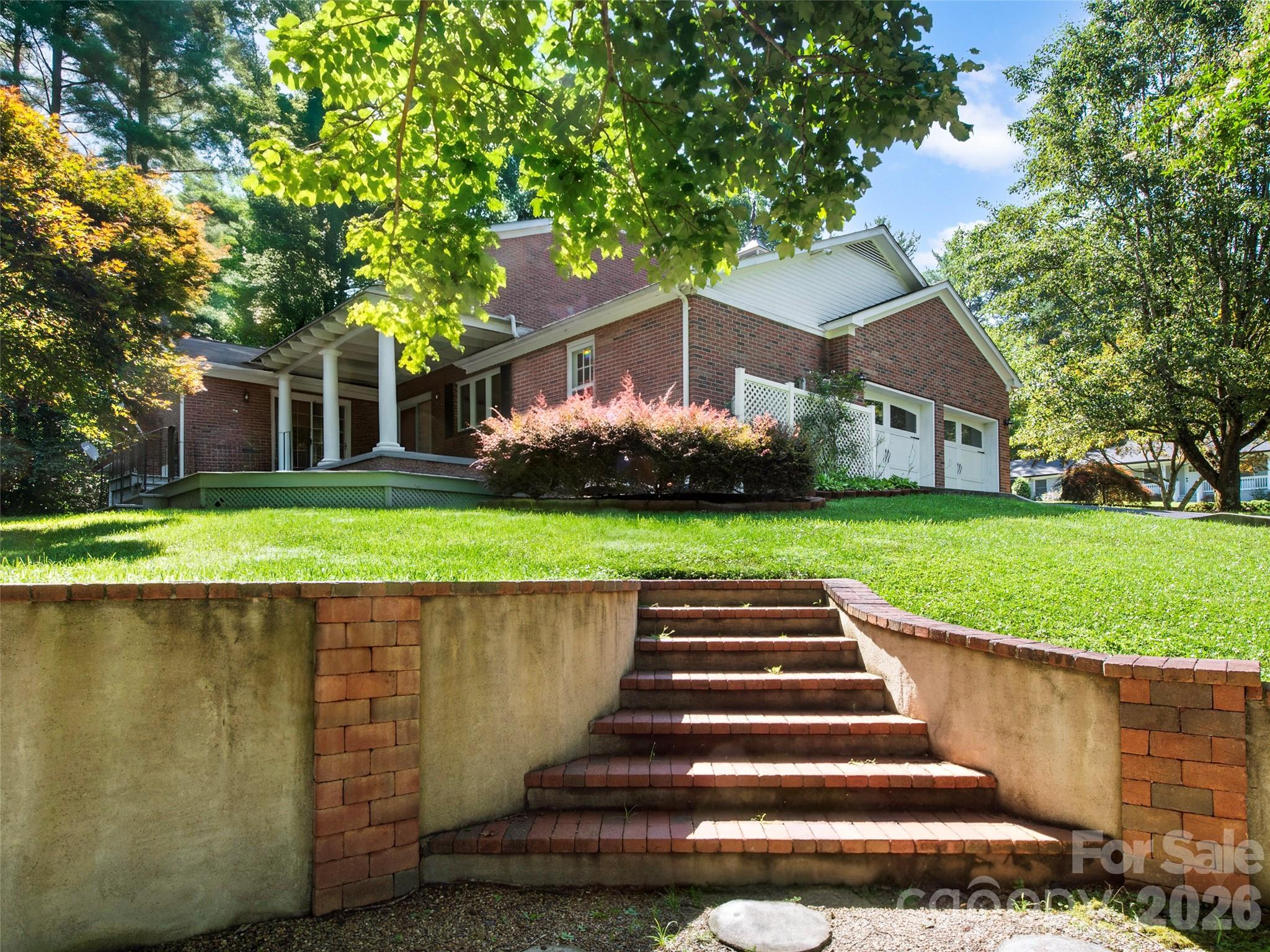 110 Glengary Drive — Flat Rock