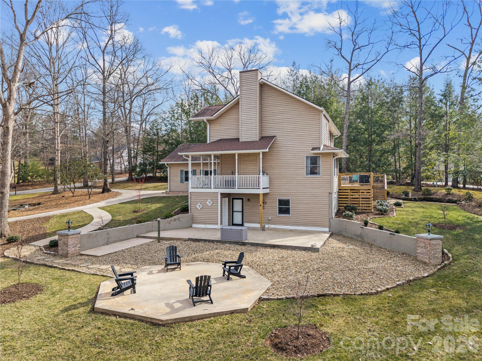 112 Bridlewood Trail — Mills River