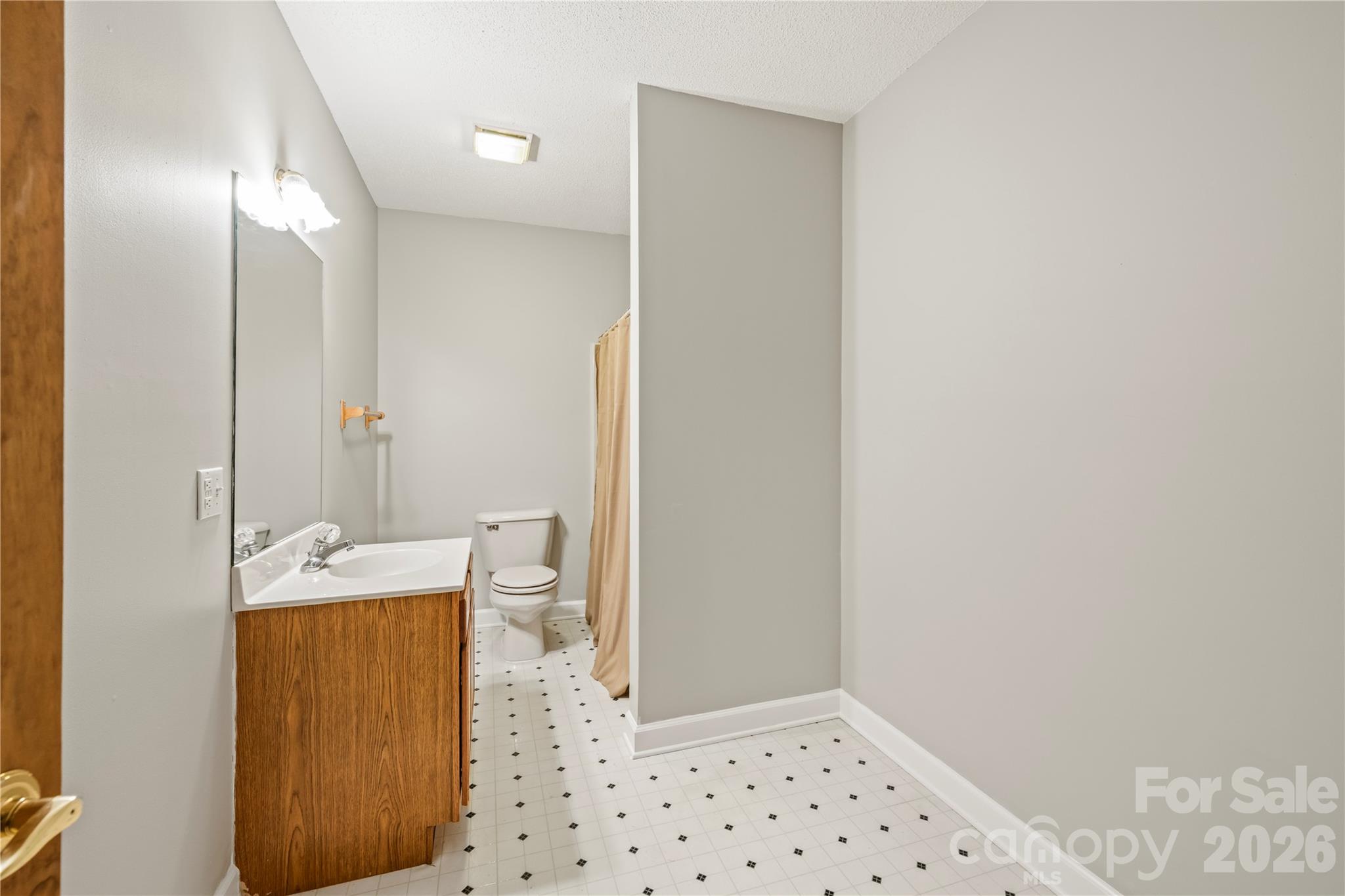 112 Bridlewood Trail — Mills River