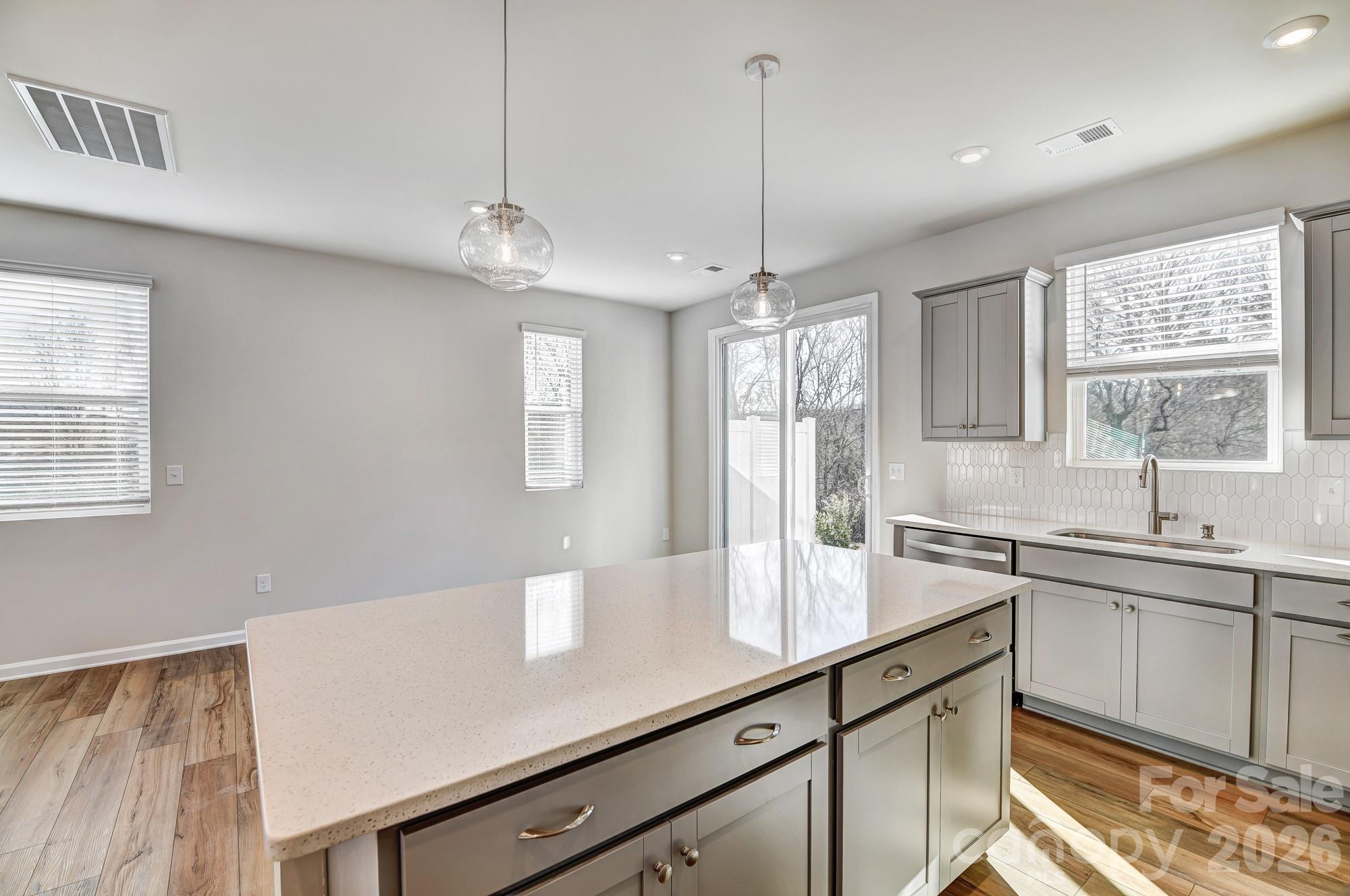 6122 Vasey Street — Charlotte