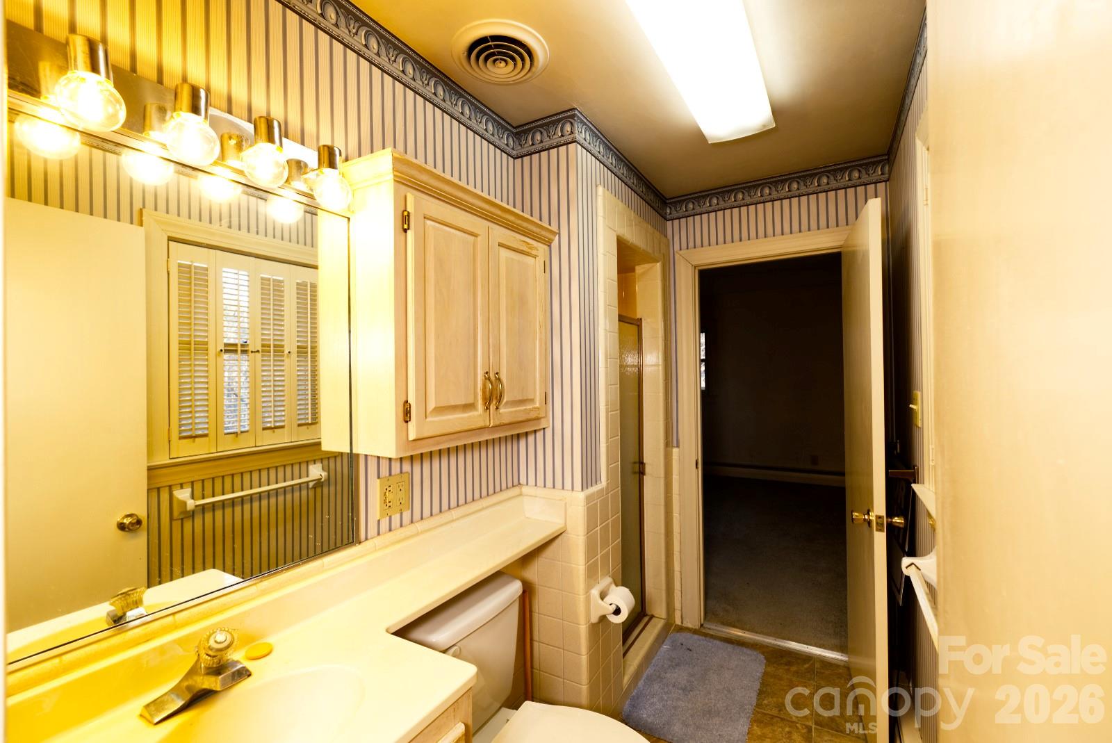 2042 Robinson Road #2 — Newton