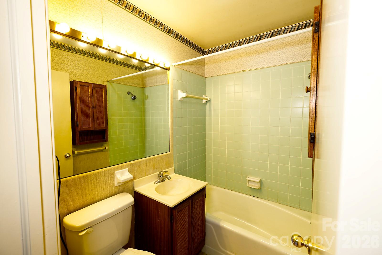 2042 Robinson Road #2 — Newton