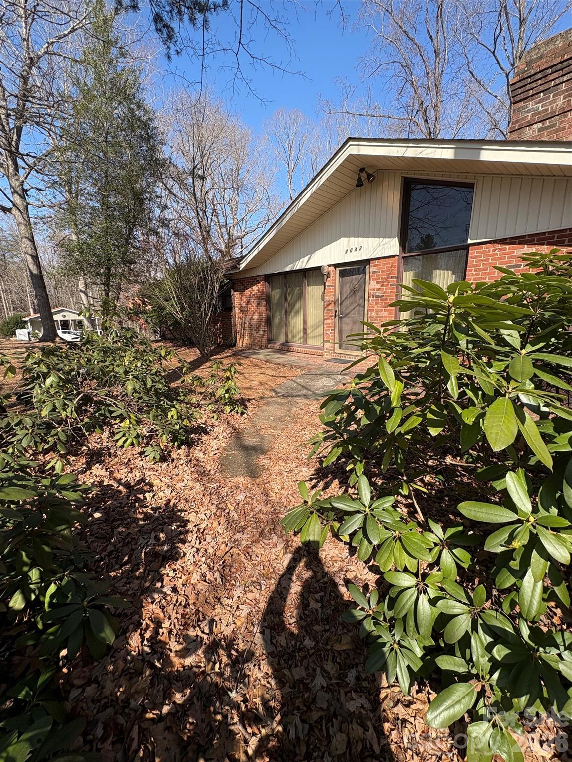 2042 Robinson Road #2 — Newton