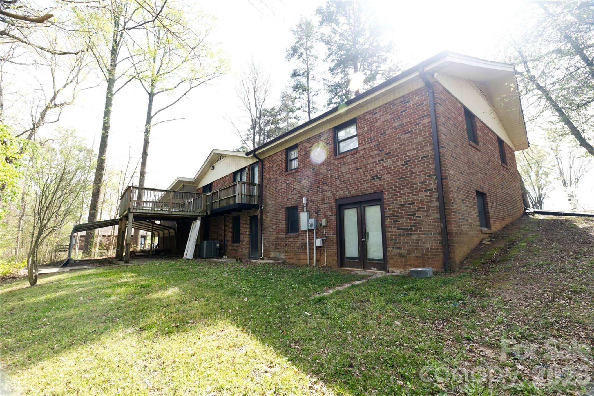 2042 Robinson Road #2 — Newton