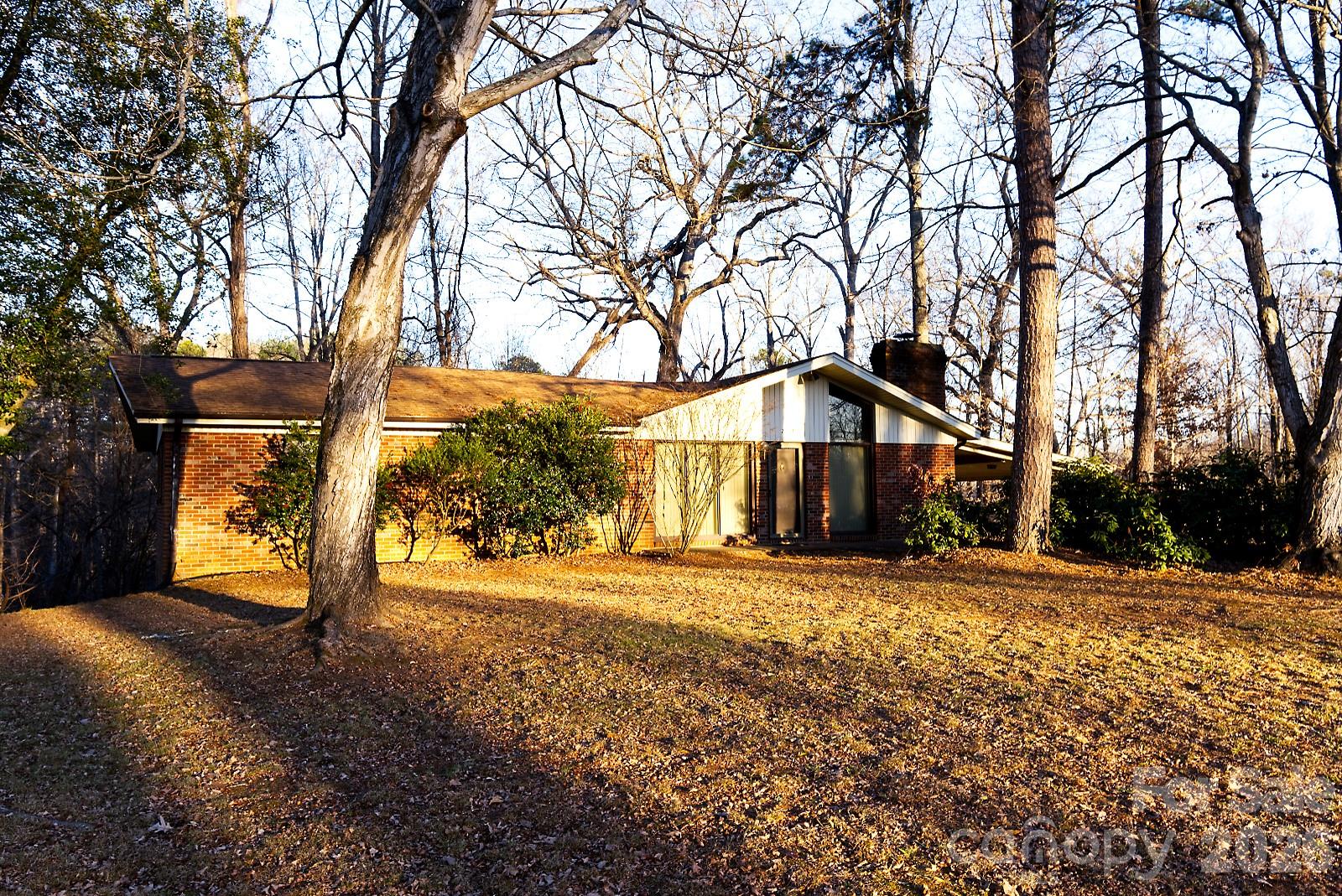 2042 Robinson Road #2 — Newton