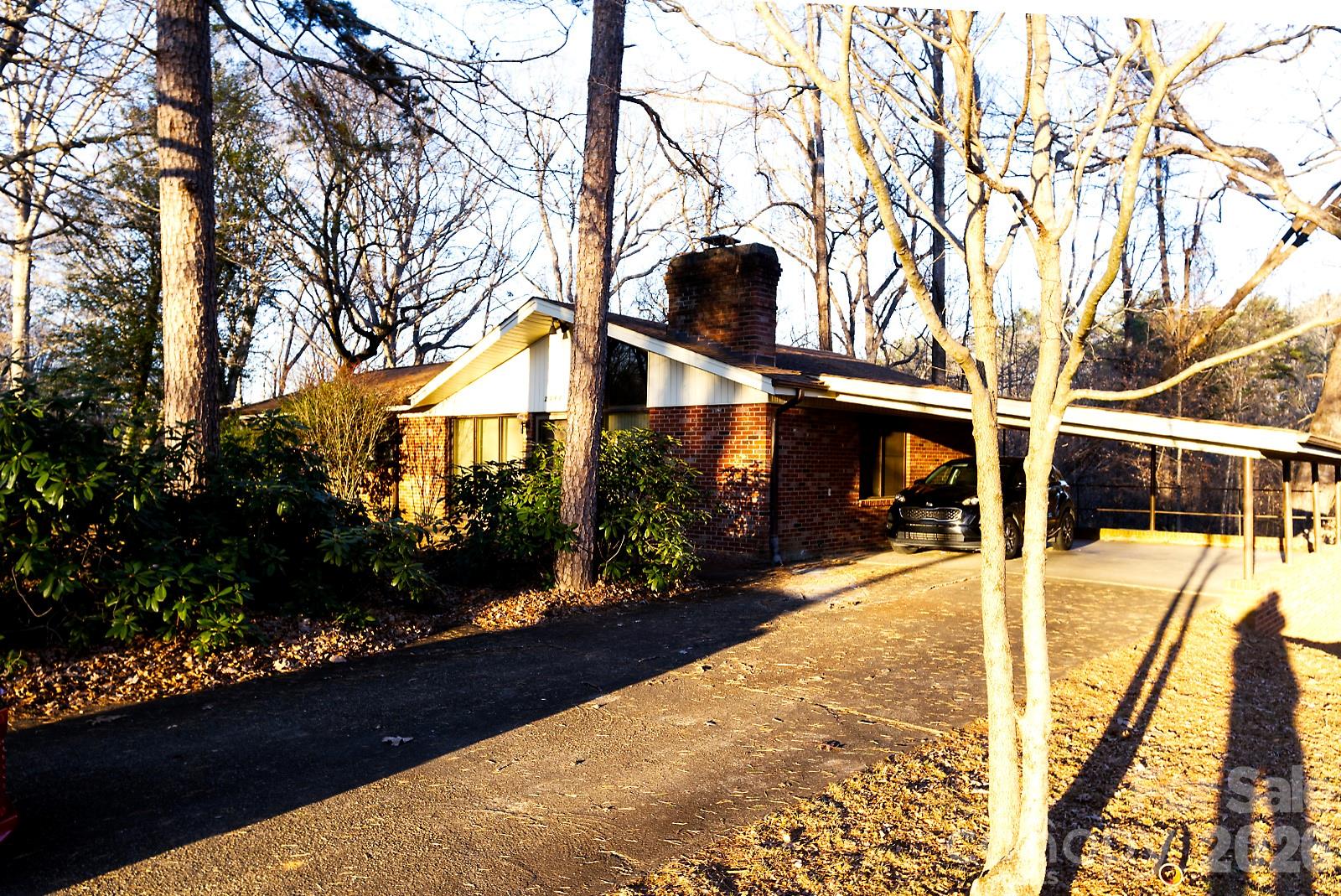2042 Robinson Road #2 — Newton