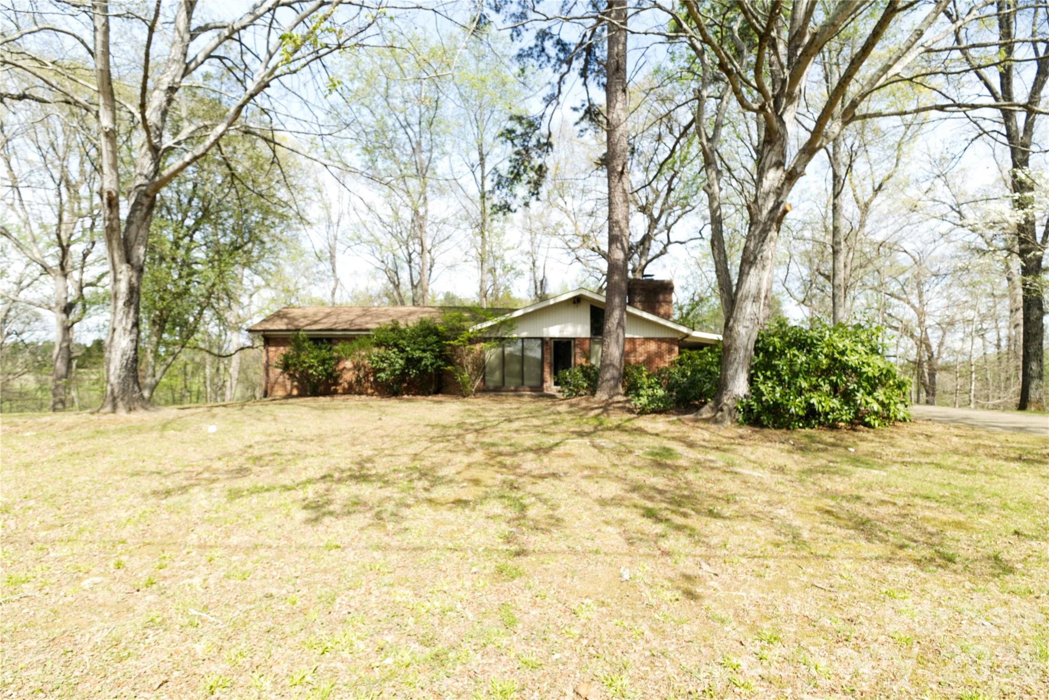 2042 Robinson Road #2 — Newton