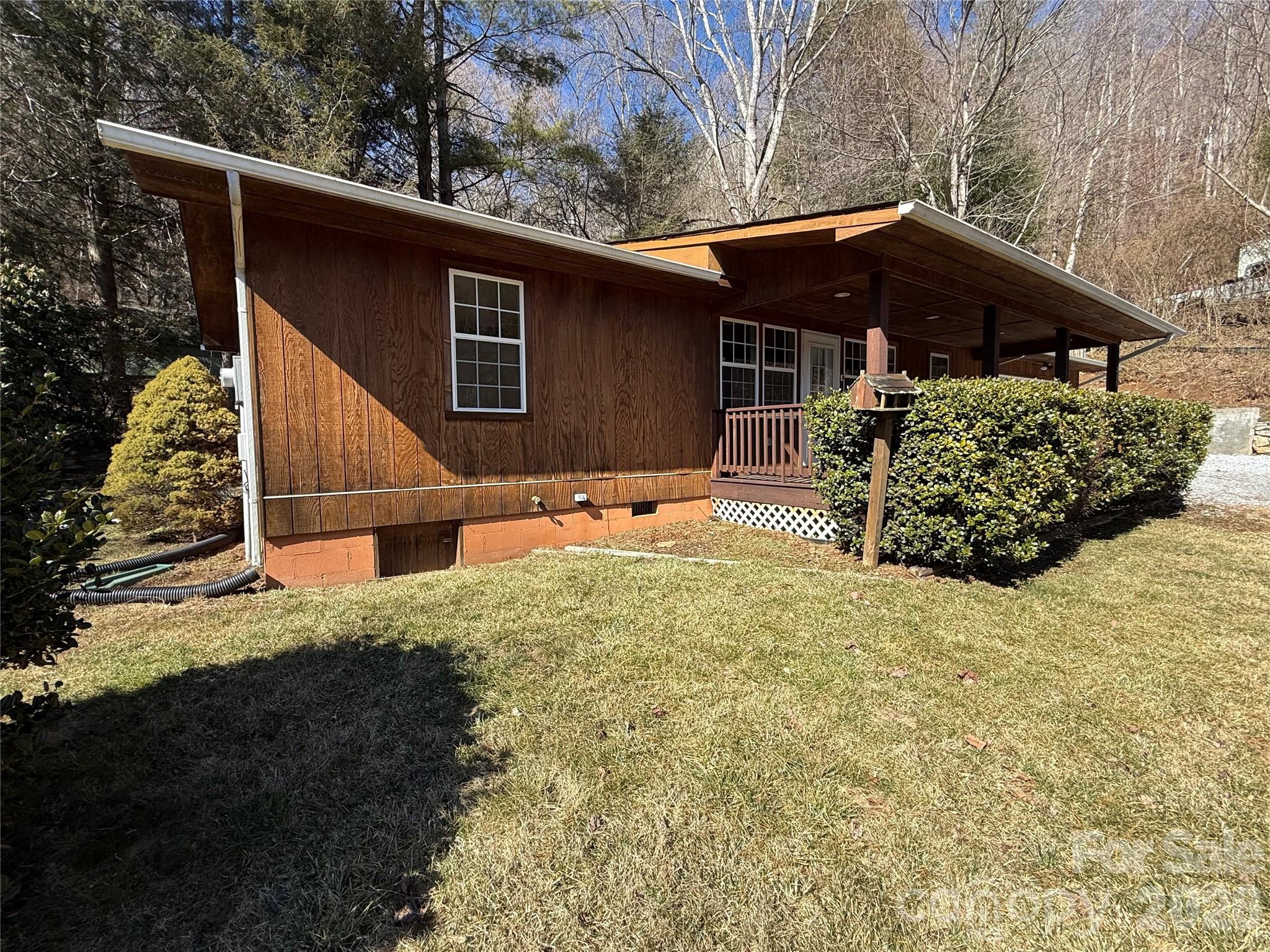 215 Pinellas Lane — Waynesville