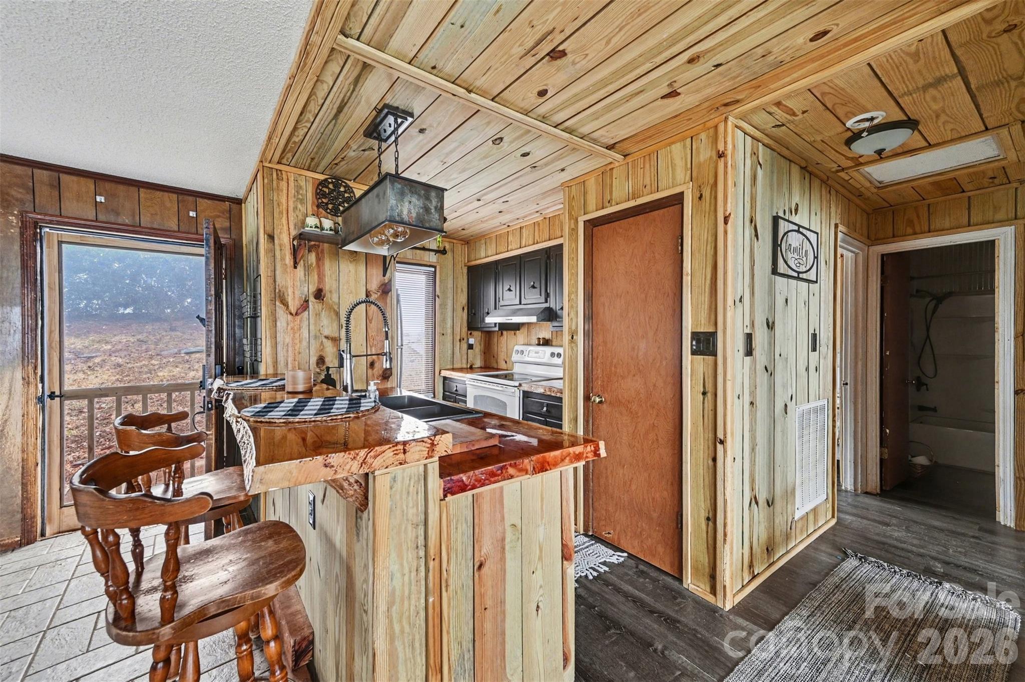 5495 Pine Ridge Drive — Connelly Springs