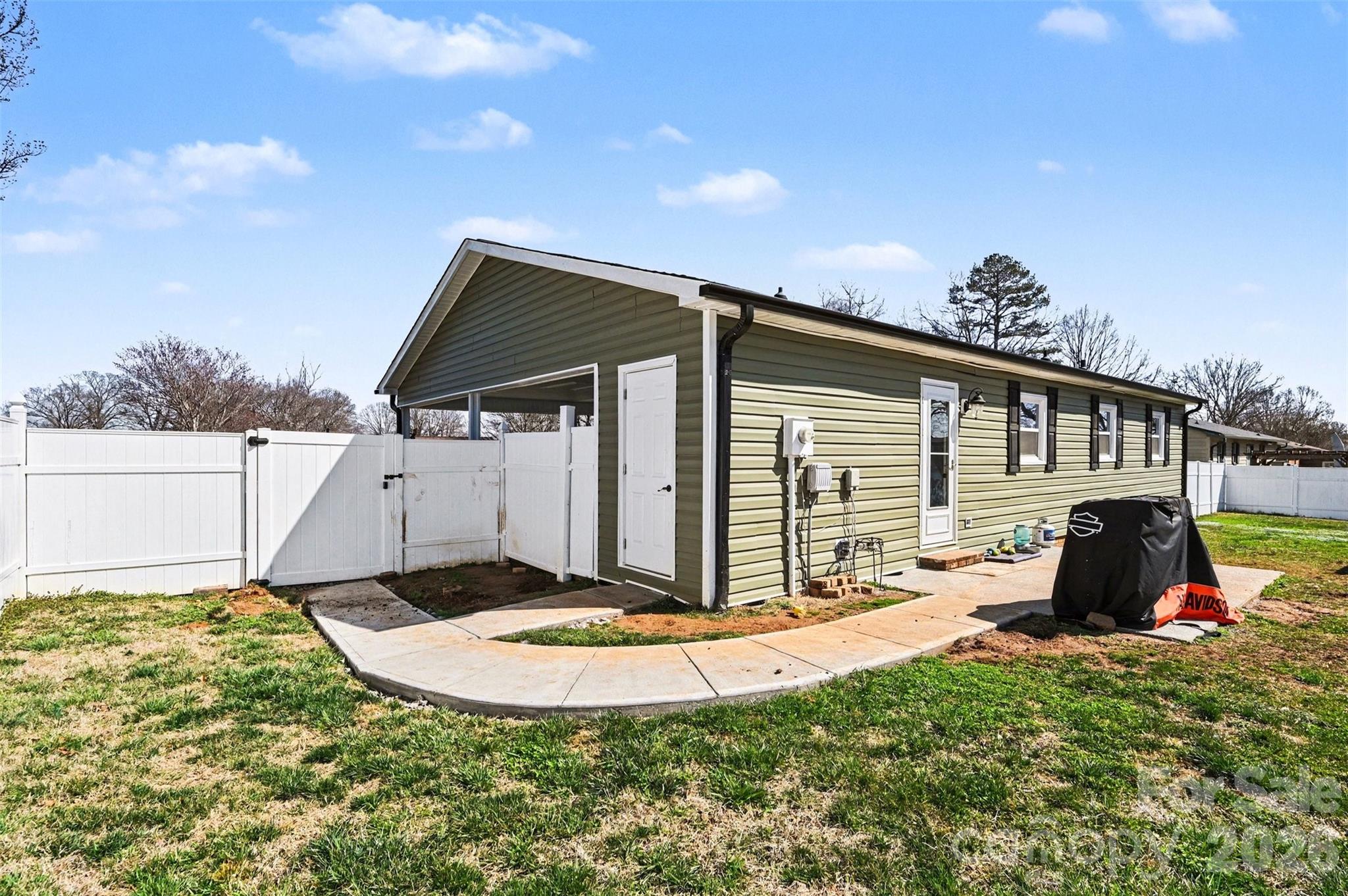 3545 Yorkland Drive — Hickory