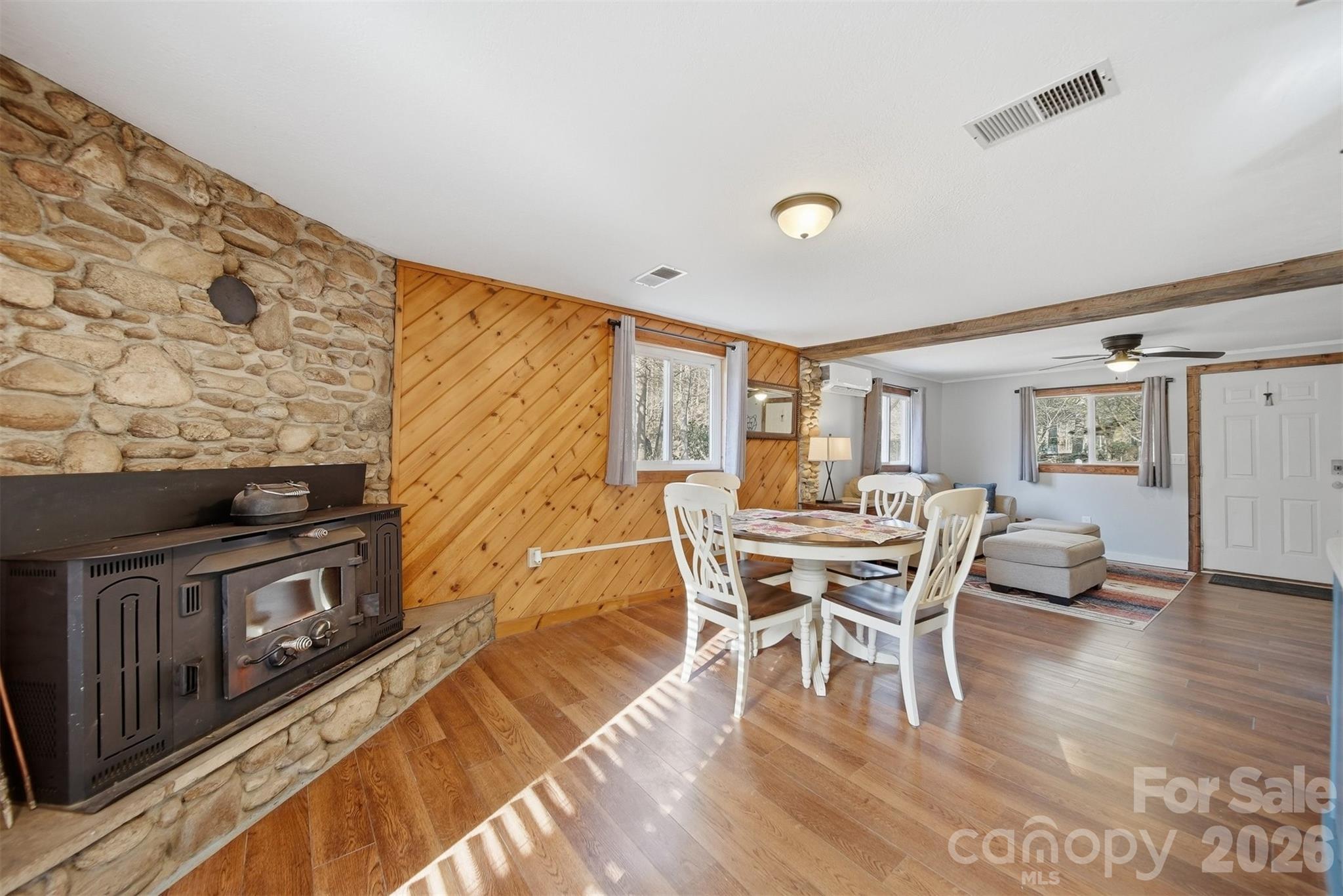 7495 Laurel Street — Collettsville